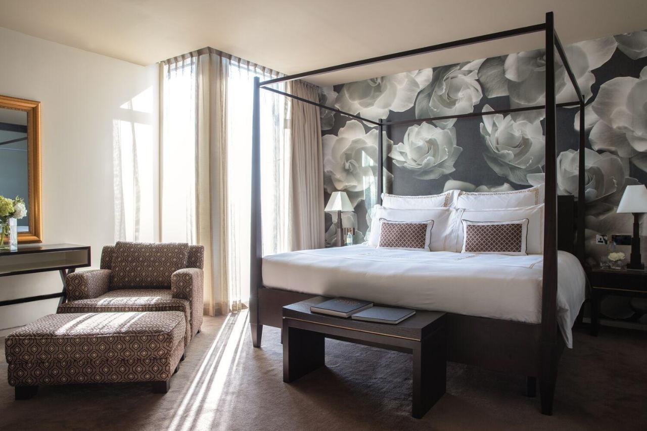 Presidential Suite with Panoramic Skyline Views, Airport Transfers, Direct Connectivity to Museum of The Future, Complimentary Breakfast, Signature Afternoon Tea, Evening Sundowners, Soft Refreshments and Canapes