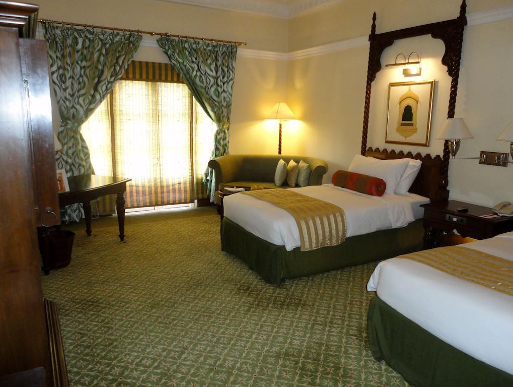 Luxury Room Pool View Twin Bed