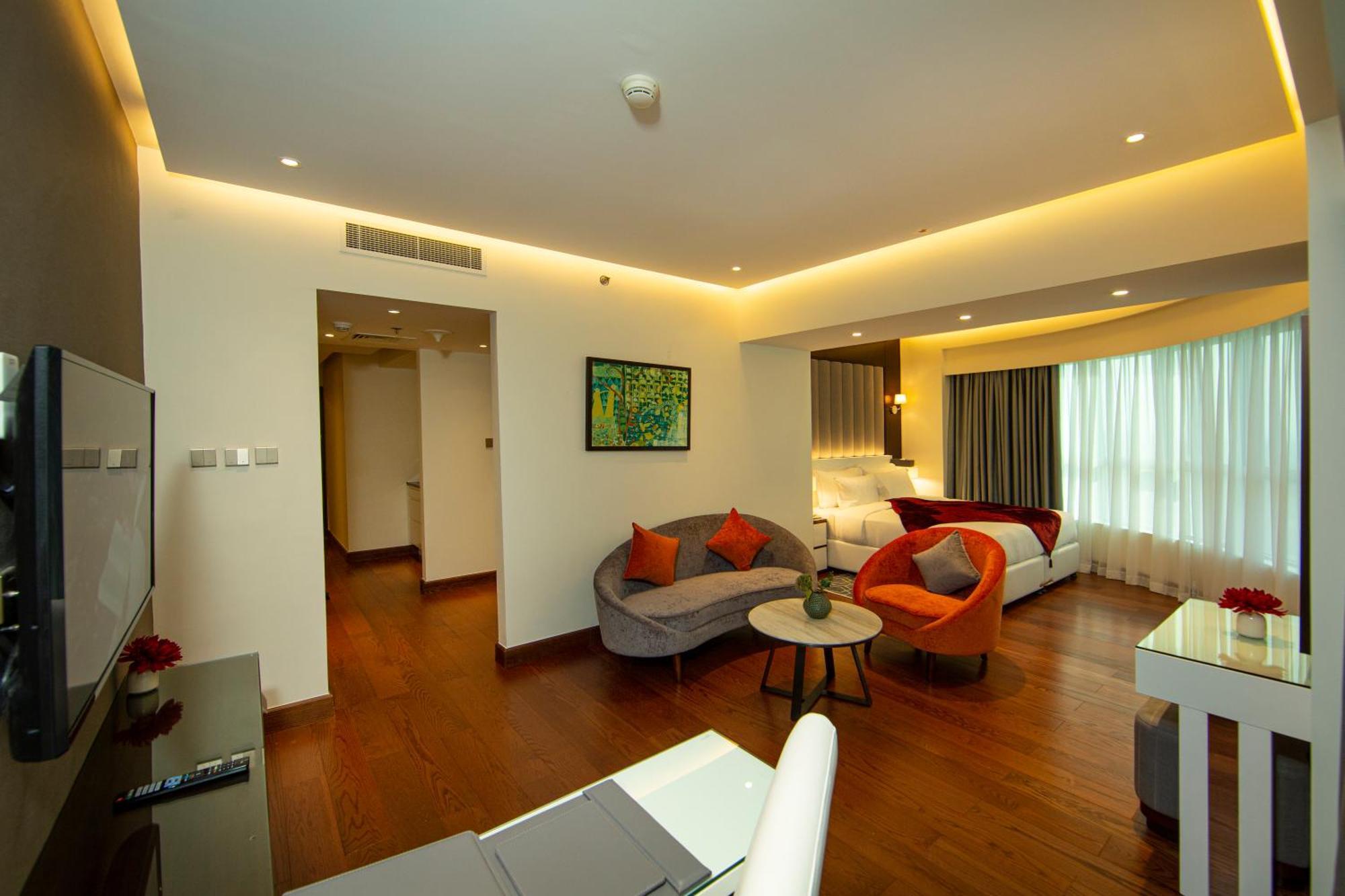 Family Room,1212314599:JPEG