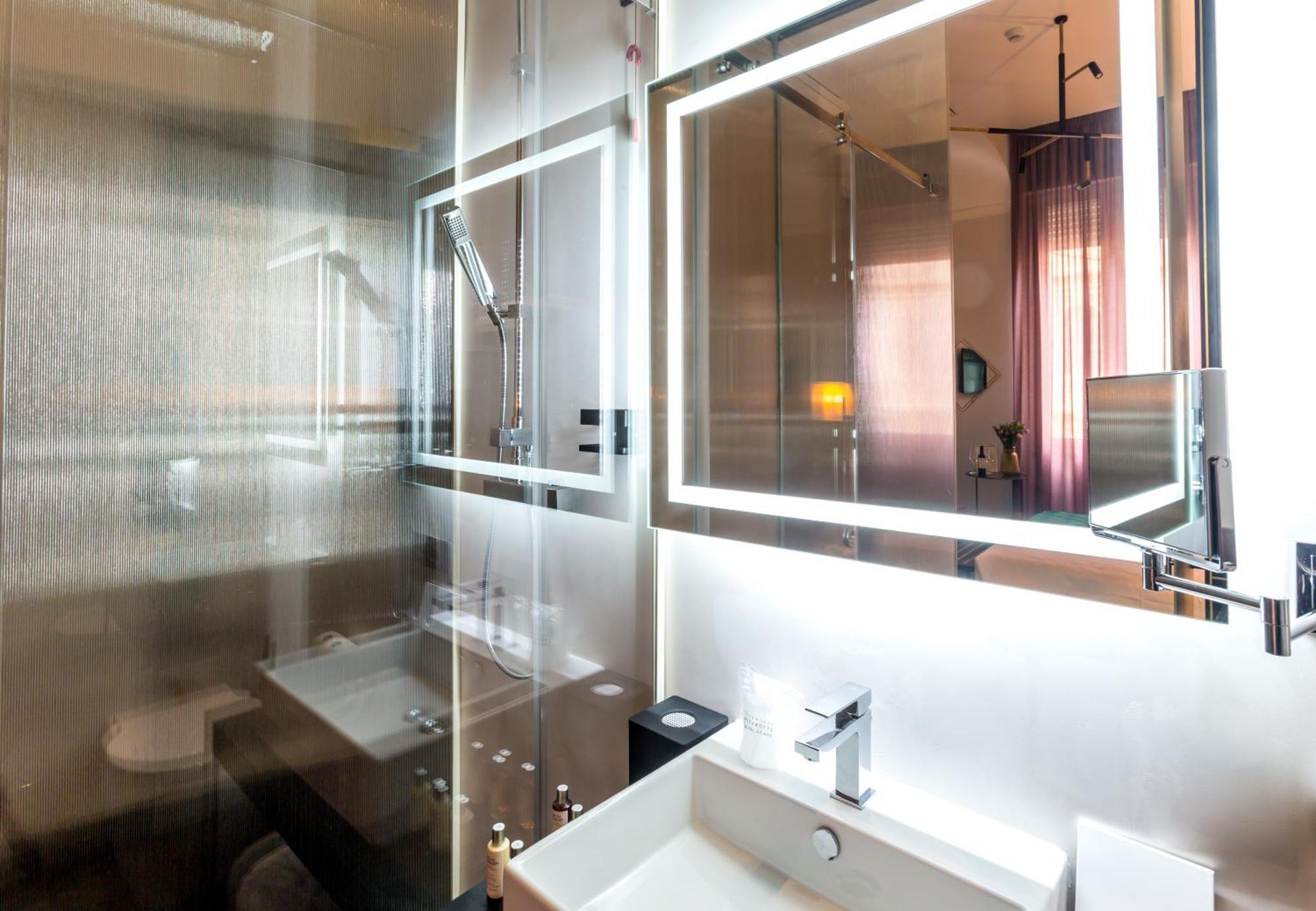 Deluxe Double Room,1610840209:JPEG