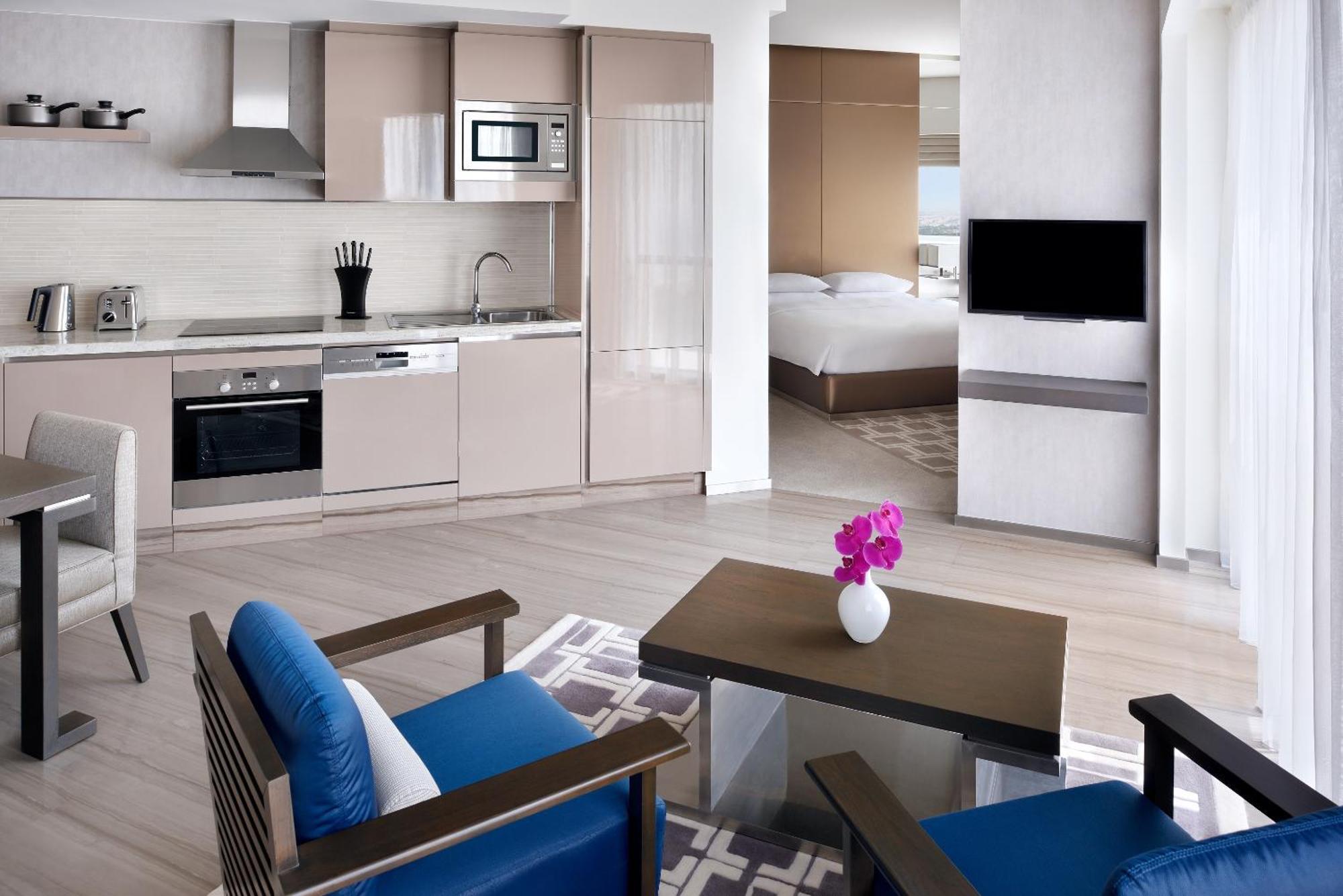 Studio with Kitchen