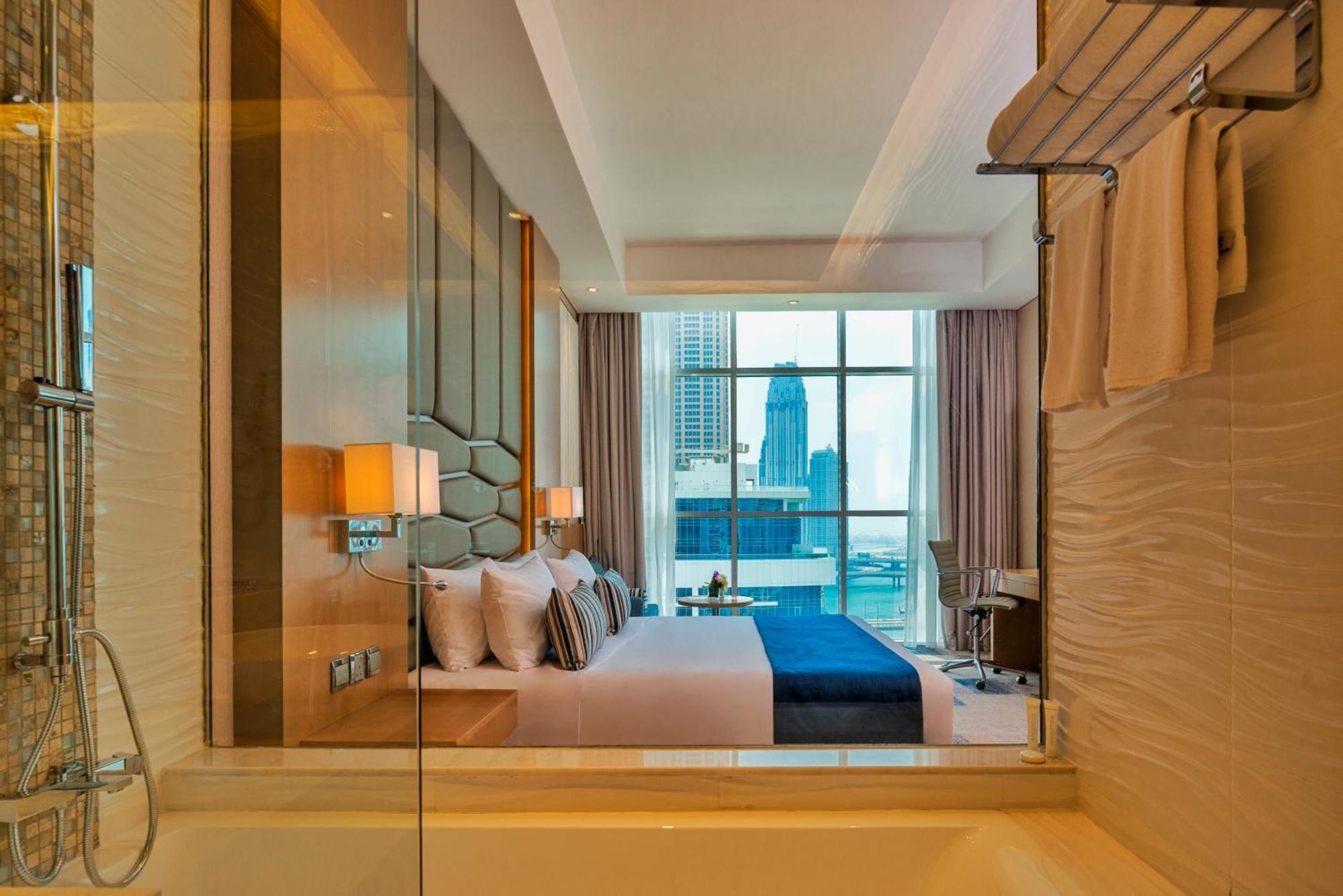 One bedroom Suite with free access to Hotel's private beach at Palm - Jumeirah