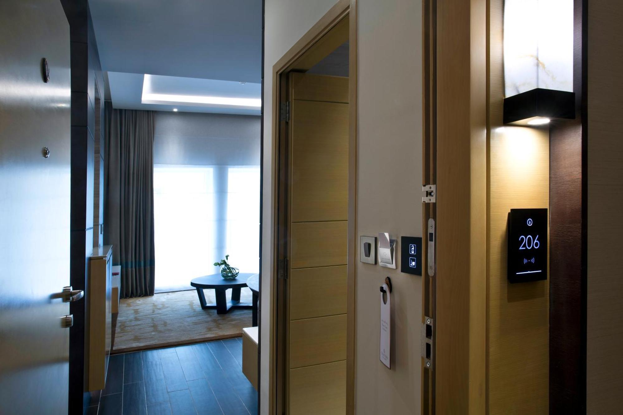 Executive Suite,1223996422:JPEG