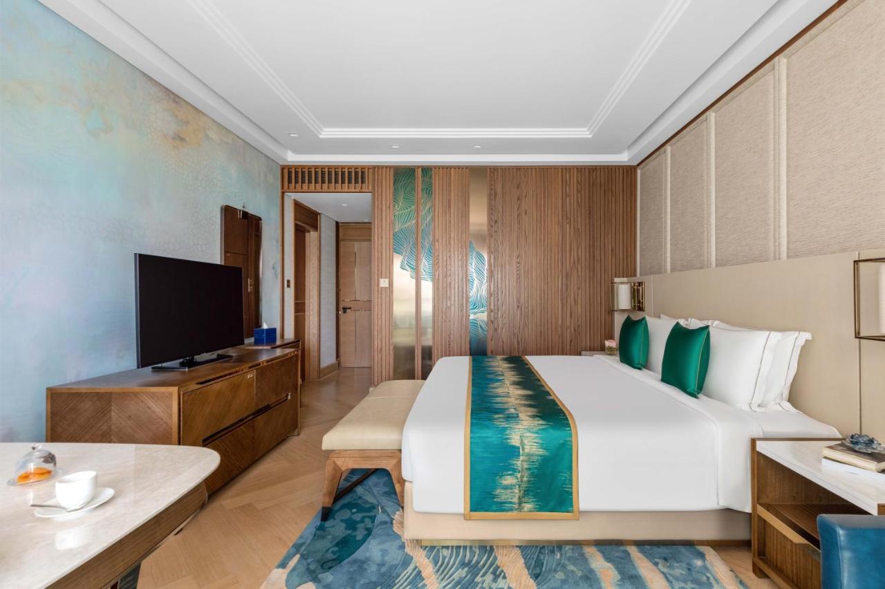 Luxury Palm Sea View Room King Bed