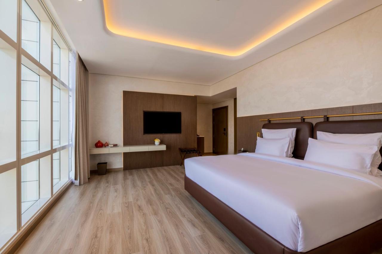 Superior King Room with City View (Free Shuttle to the Beach, Mall & Metro Station)