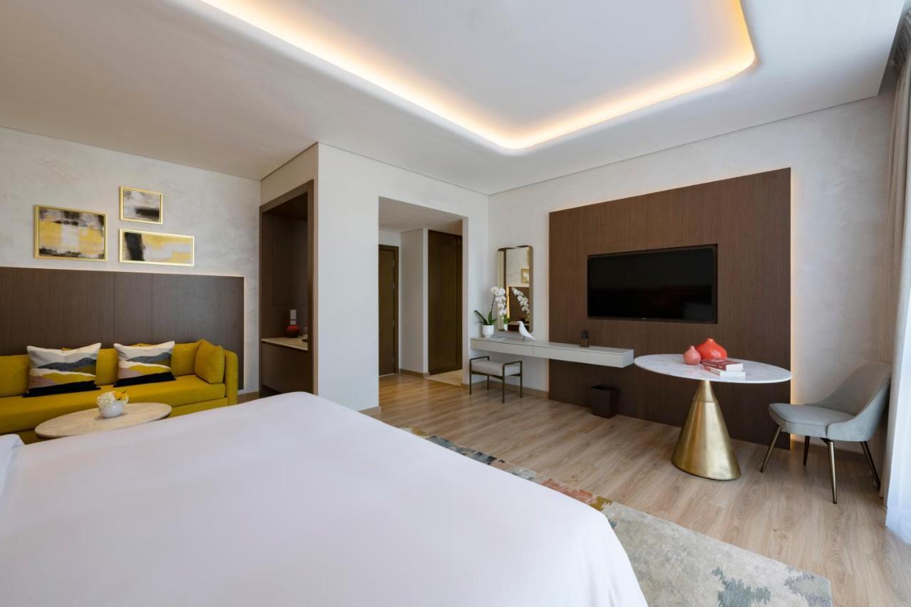 Premium King Room with City View (Free Shuttle to the Beach, Mall & Metro Station)
