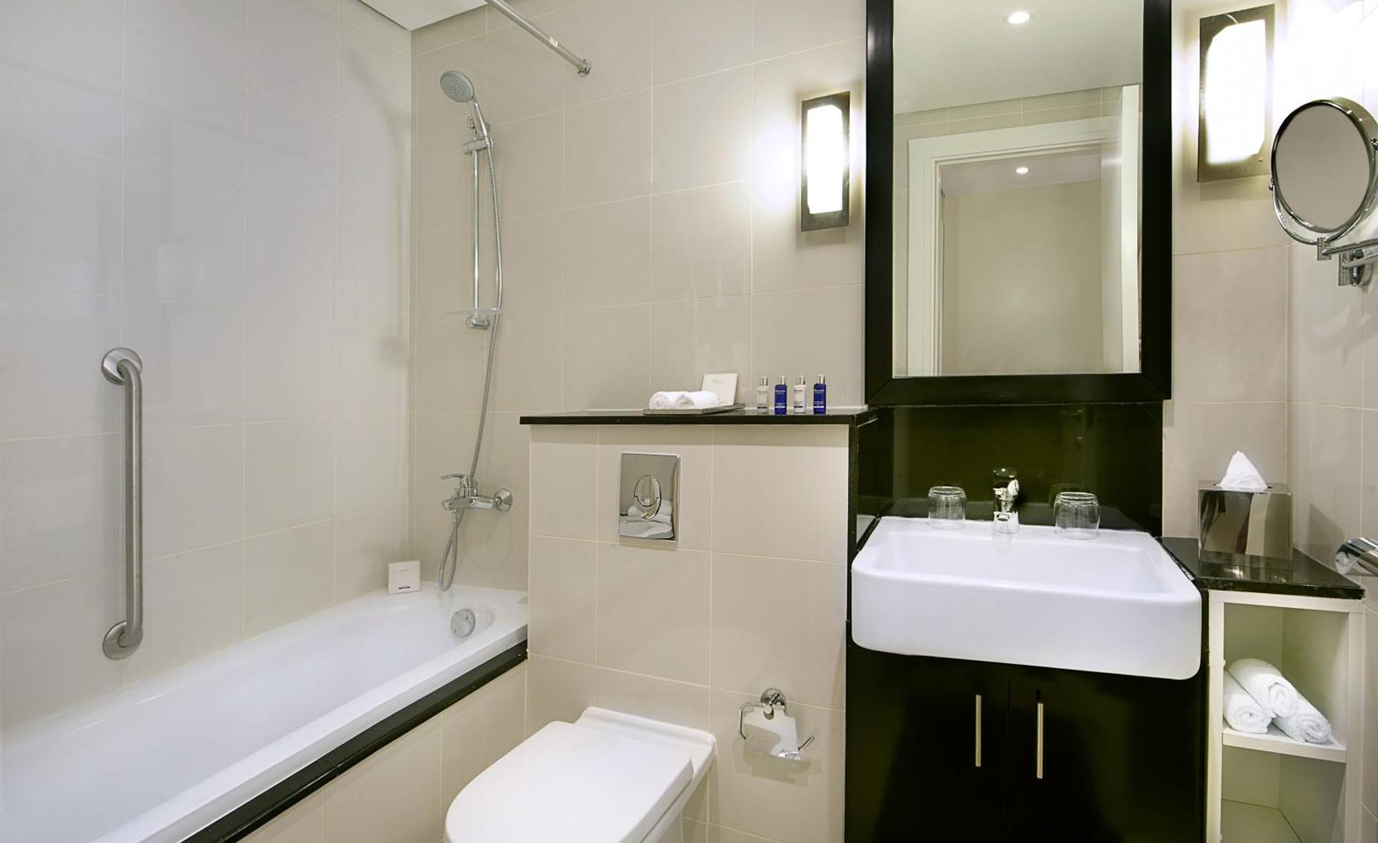 Deluxe Room with kitchenette - City Skyline View