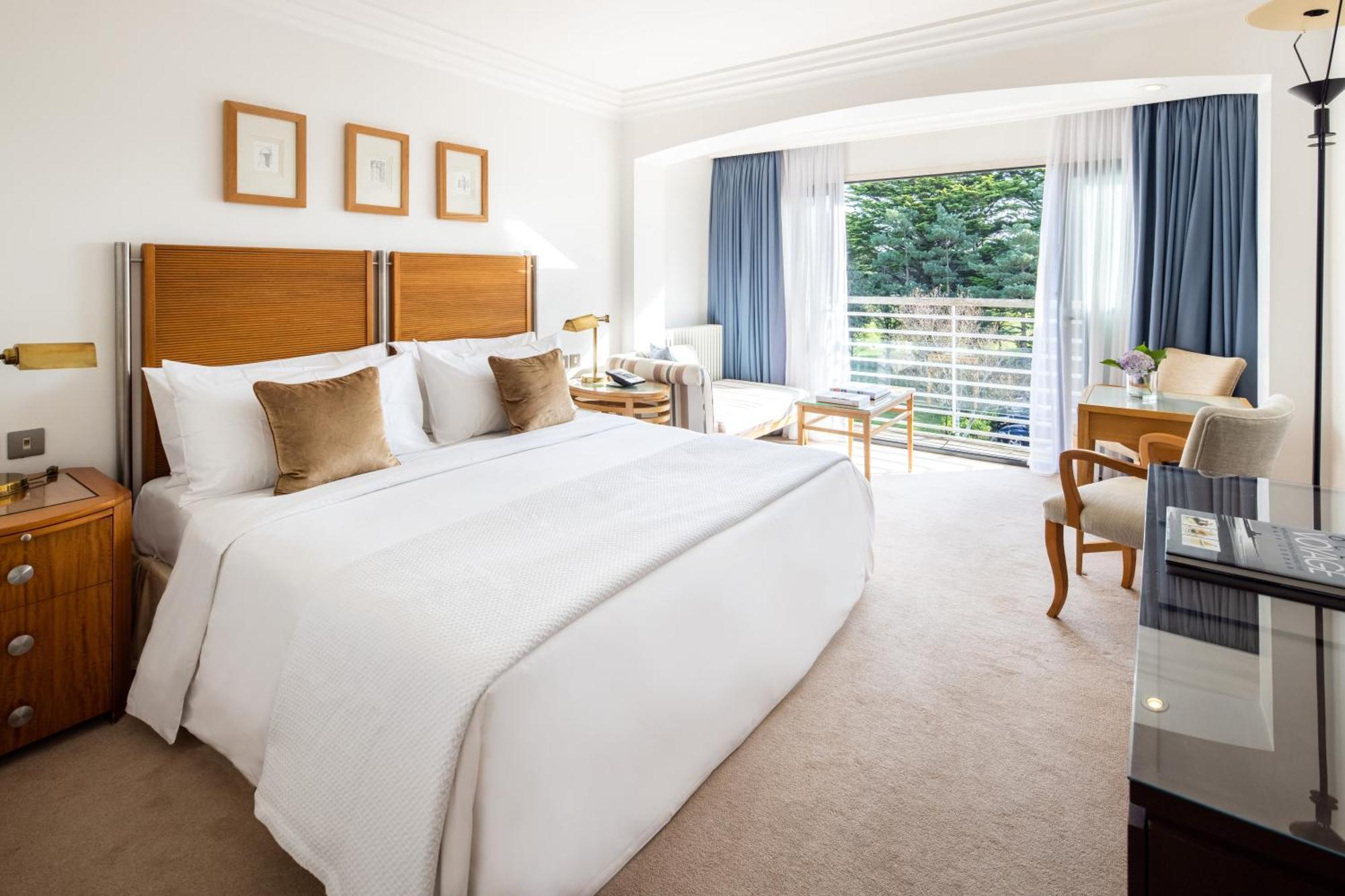 Double or Twin Room with Golf Course View,1279440937:JPEG