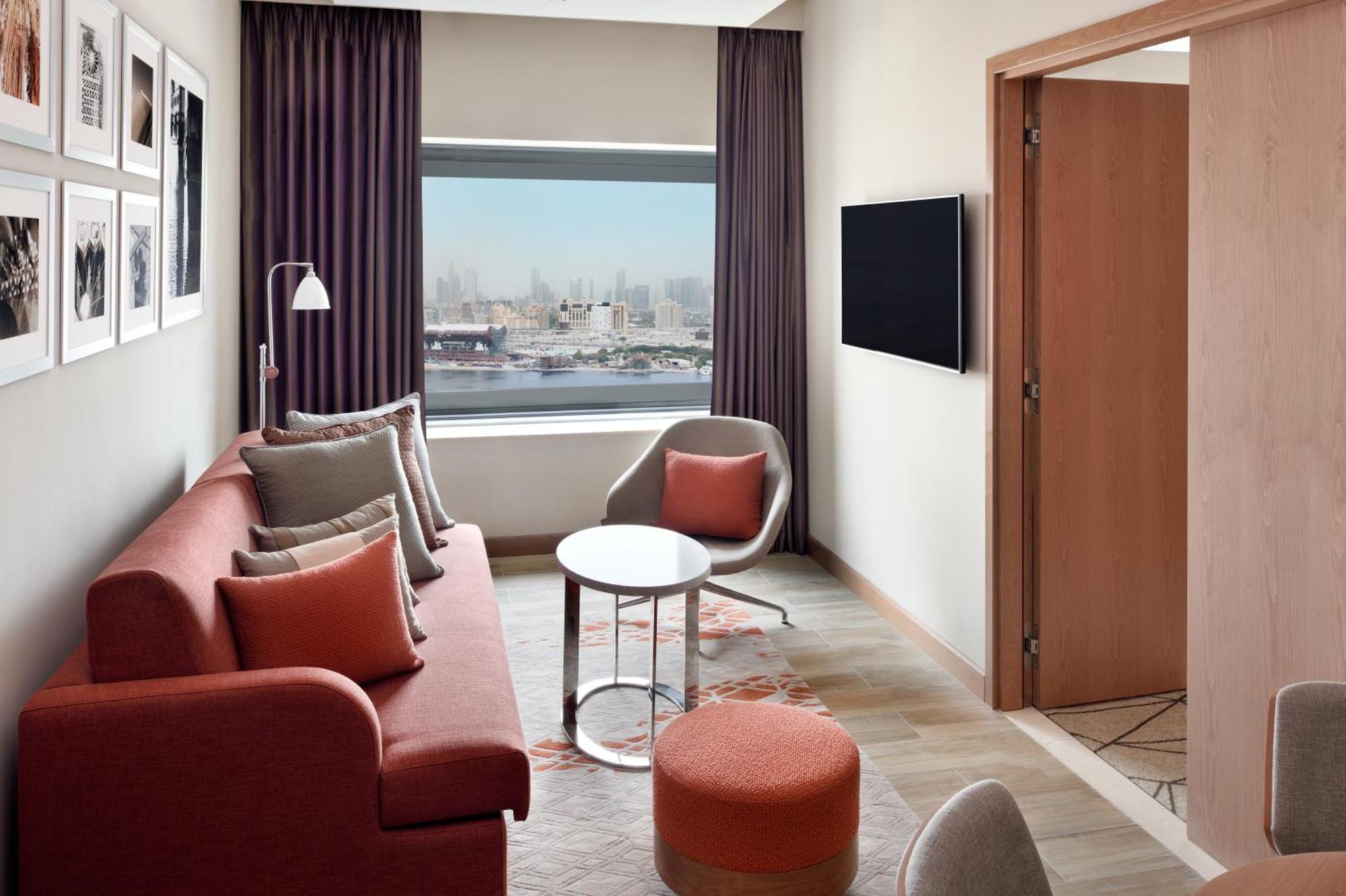 1 King One-Bedroom Apartment Creek View