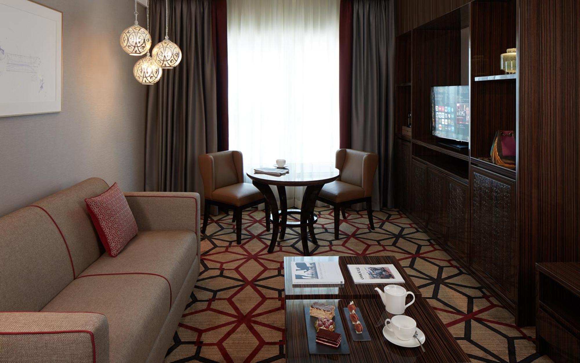 Naumi Suite • Outlet Mall Shuttle • 10% Off Dining • Ideal Getaway!