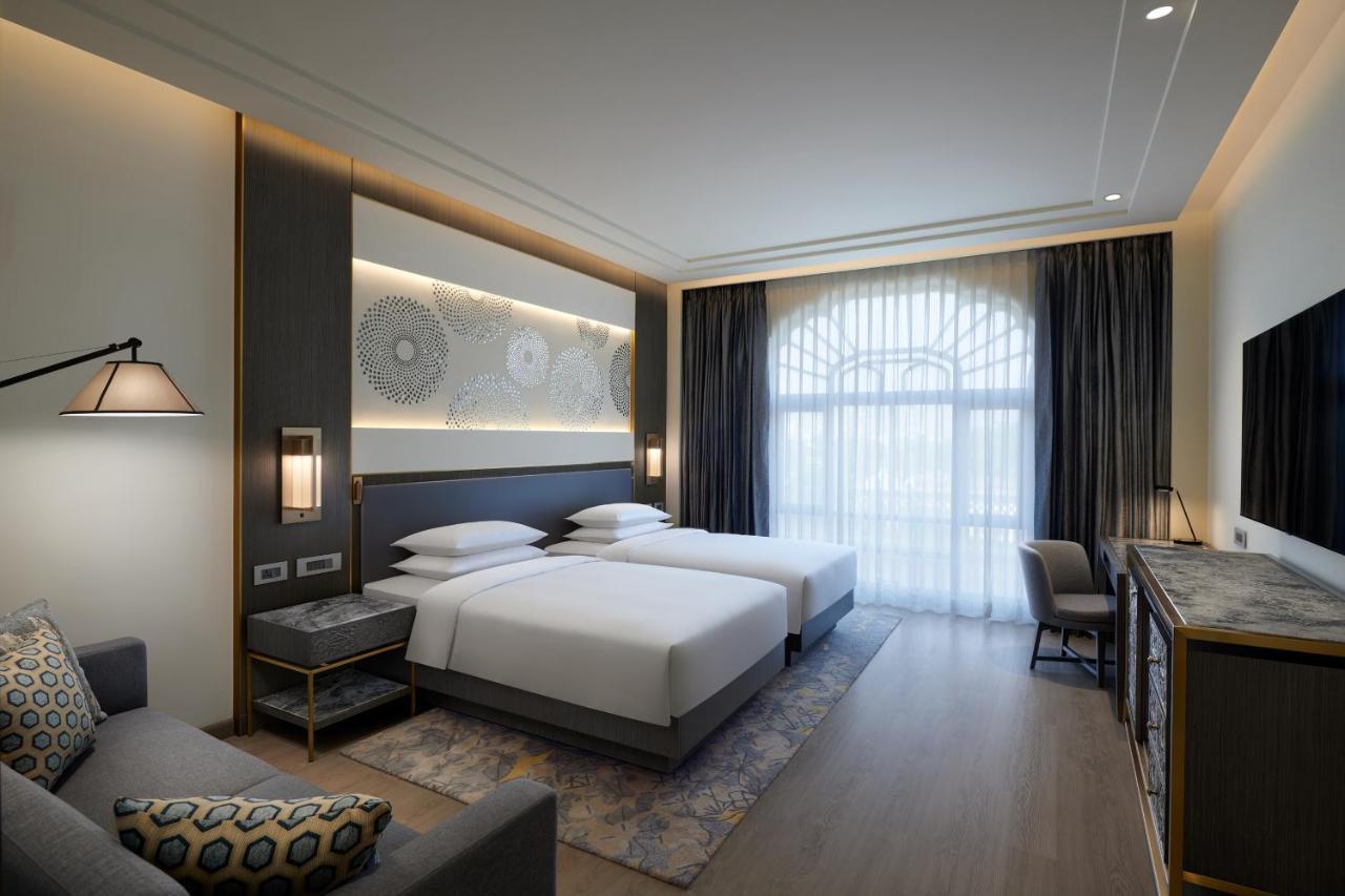 Twin Room - Club Access,1339150352:JPEG