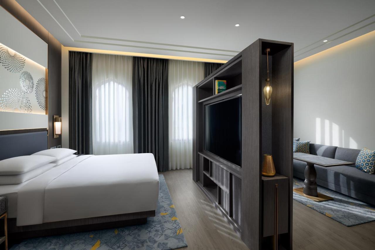 King Room - Club Access,1339150352:JPEG