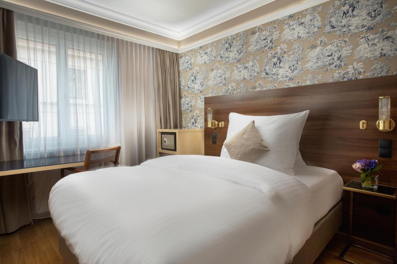 Cozy Queen Single Room