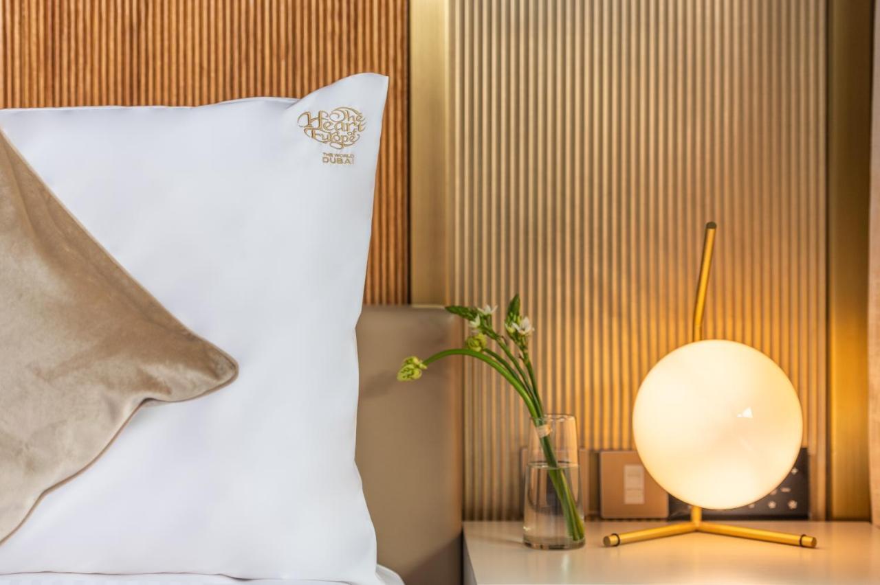 Premium King Room with Raining Street View,1352920228:JPEG