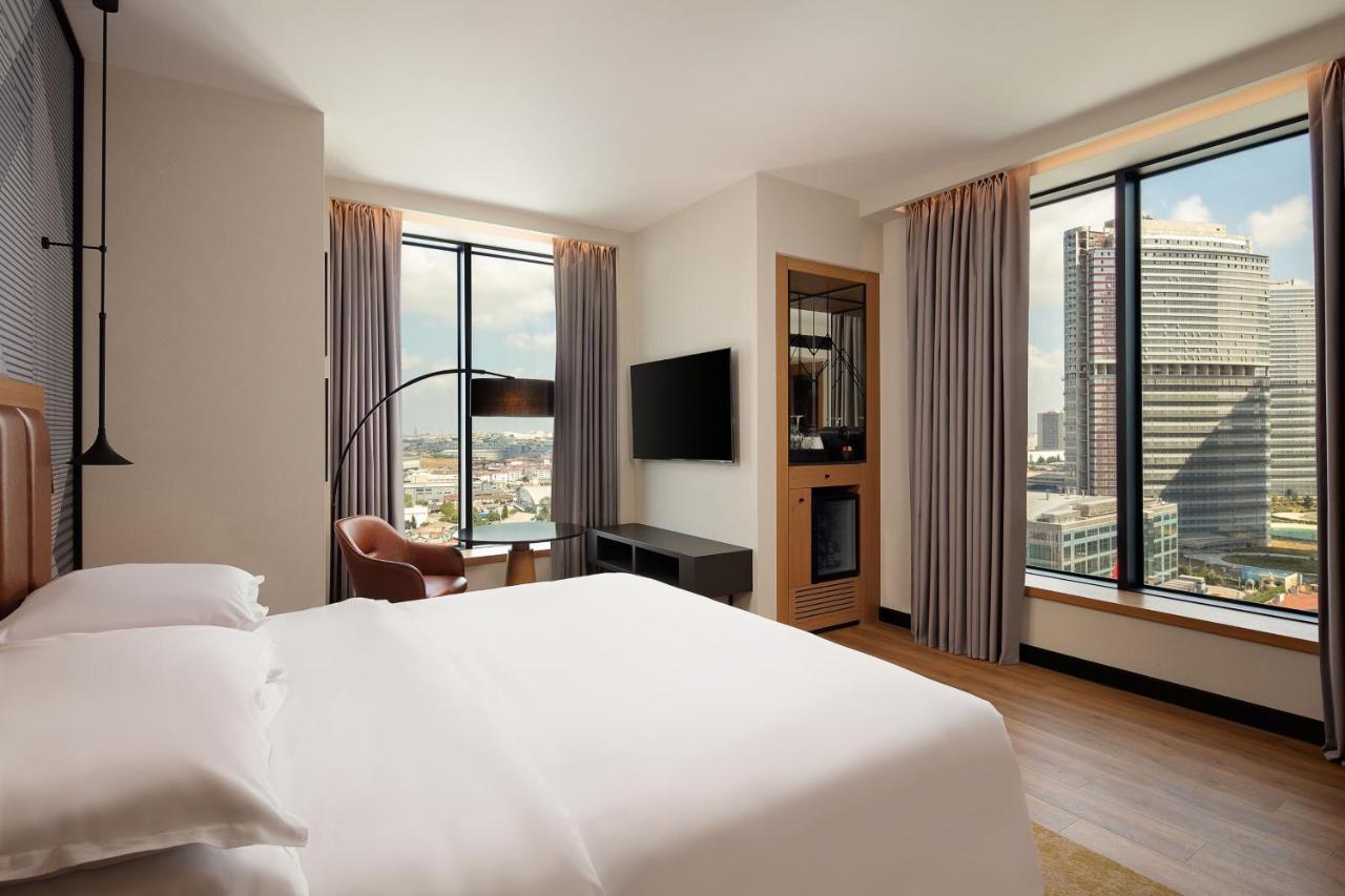 Executive Corner Twin Room with City View - Club Lounge Access