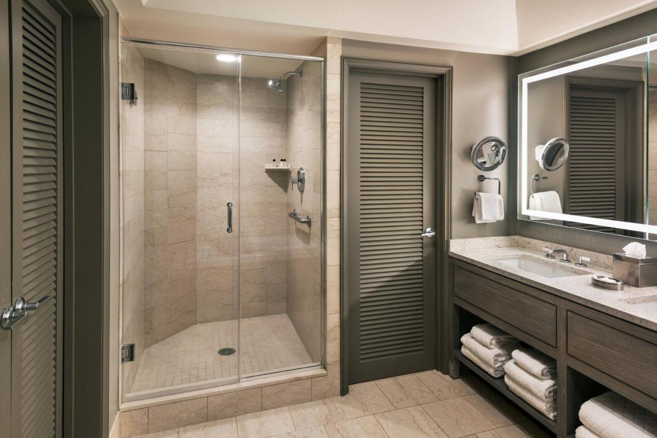 Deluxe Queen Room with Two Queen Beds and City View - Hearing Accessible