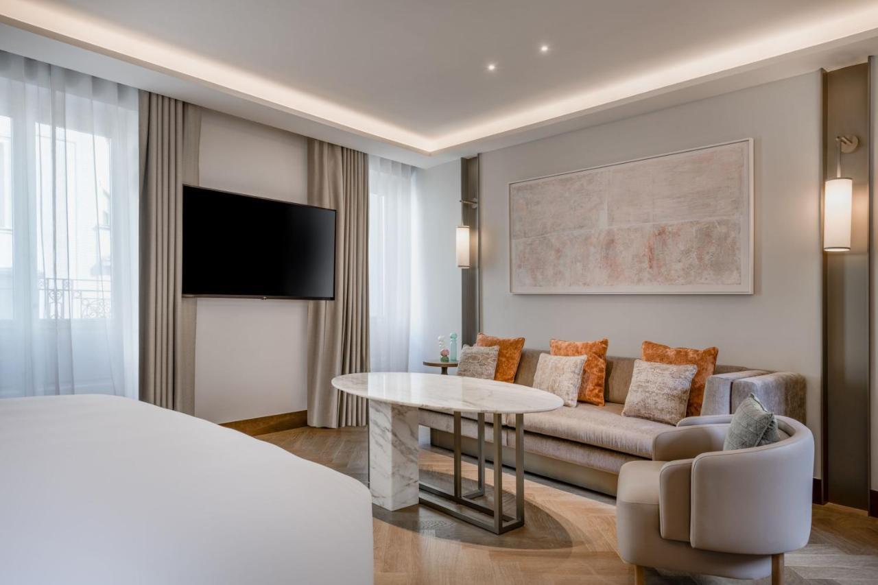 Junior King Suite with Balcony and Skyline View