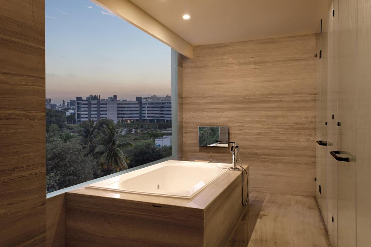 Junior Kitchenette Suite with Club lounge access