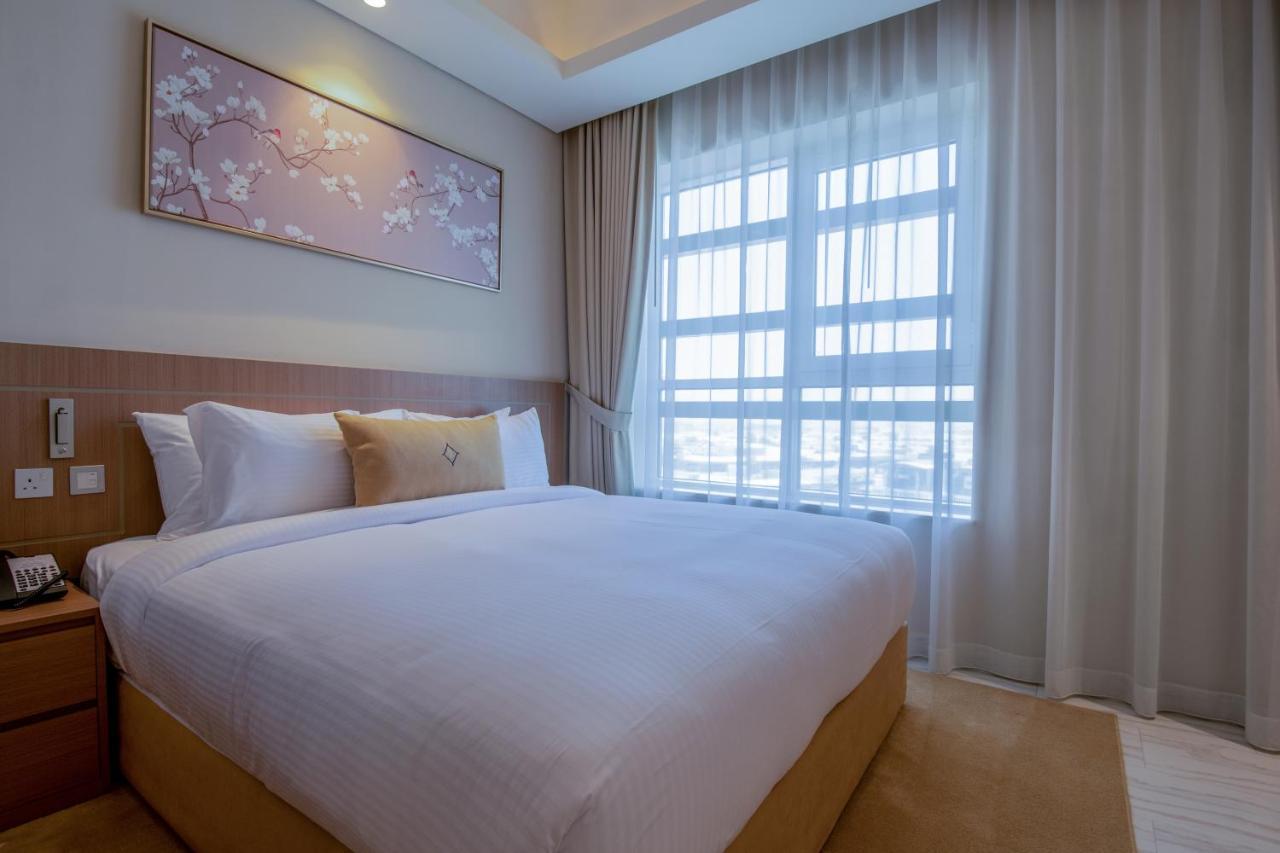 Deluxe Three-Bedroom Apartment - Inclusive of complimentary shuttle bus to Deira City Centre & Dubai Festival City Mall