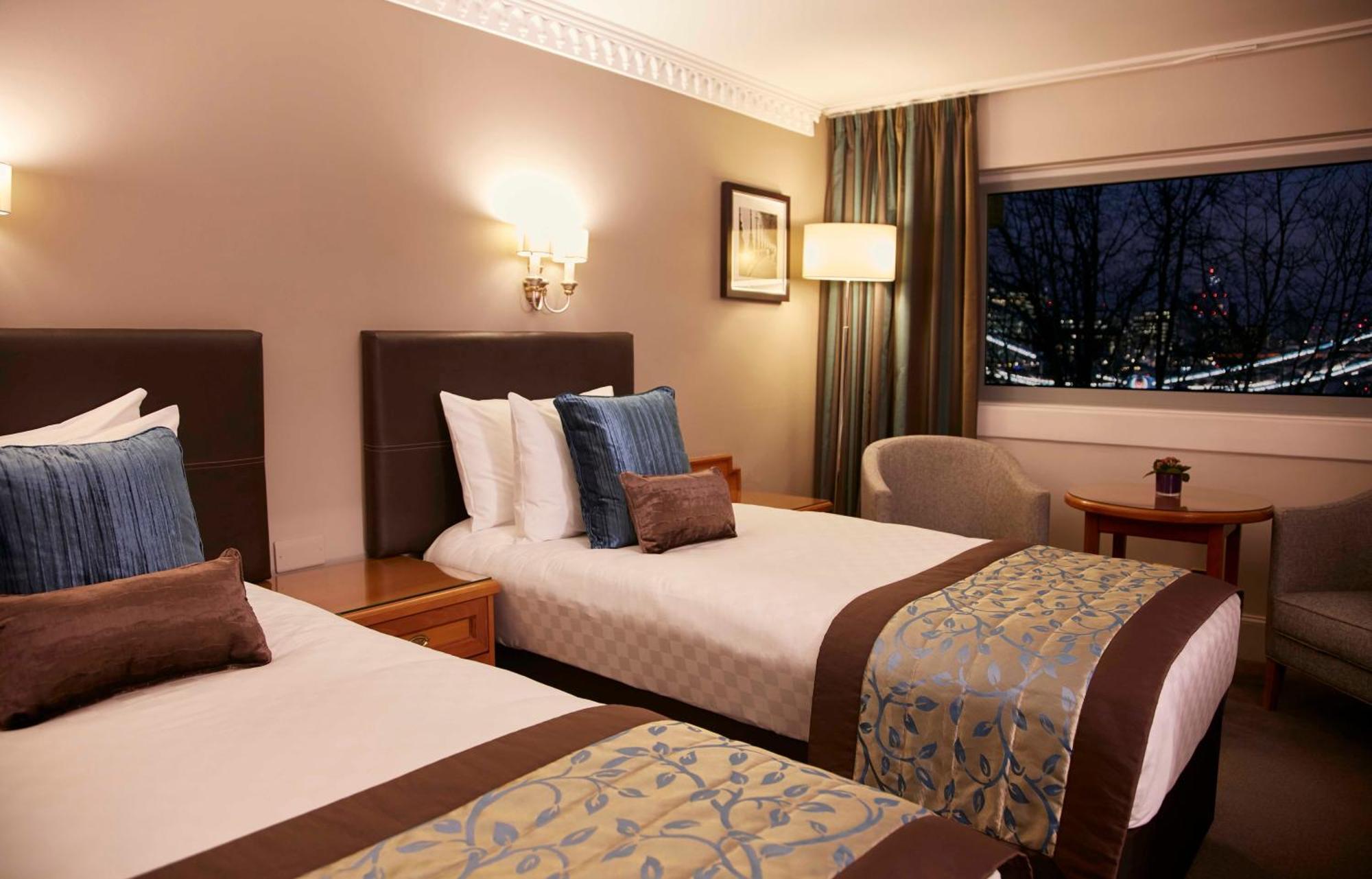 Standard Twin Room with Bridge View
