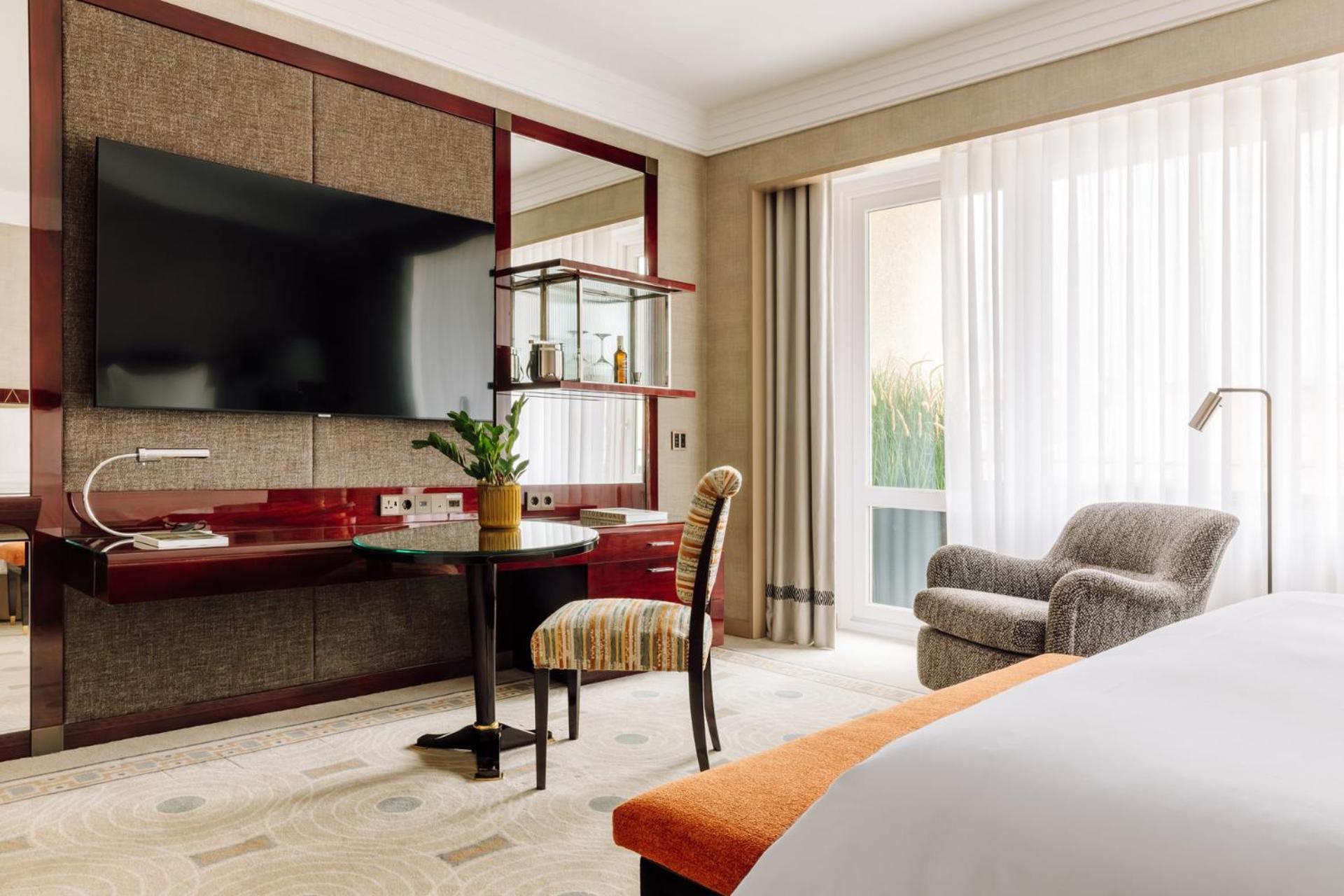 Deluxe City View Room King