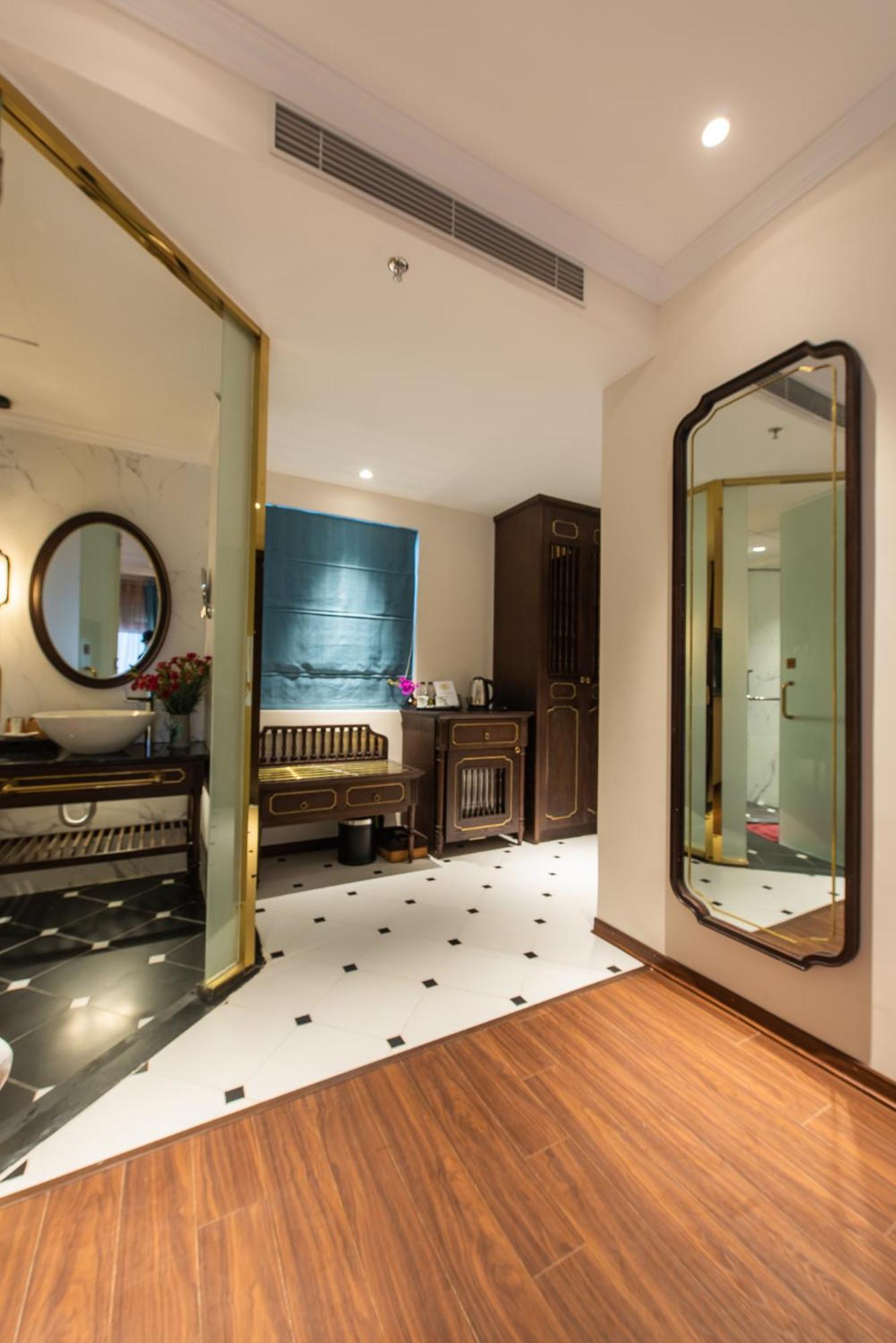 Deluxe Double or Twin Room with External Window