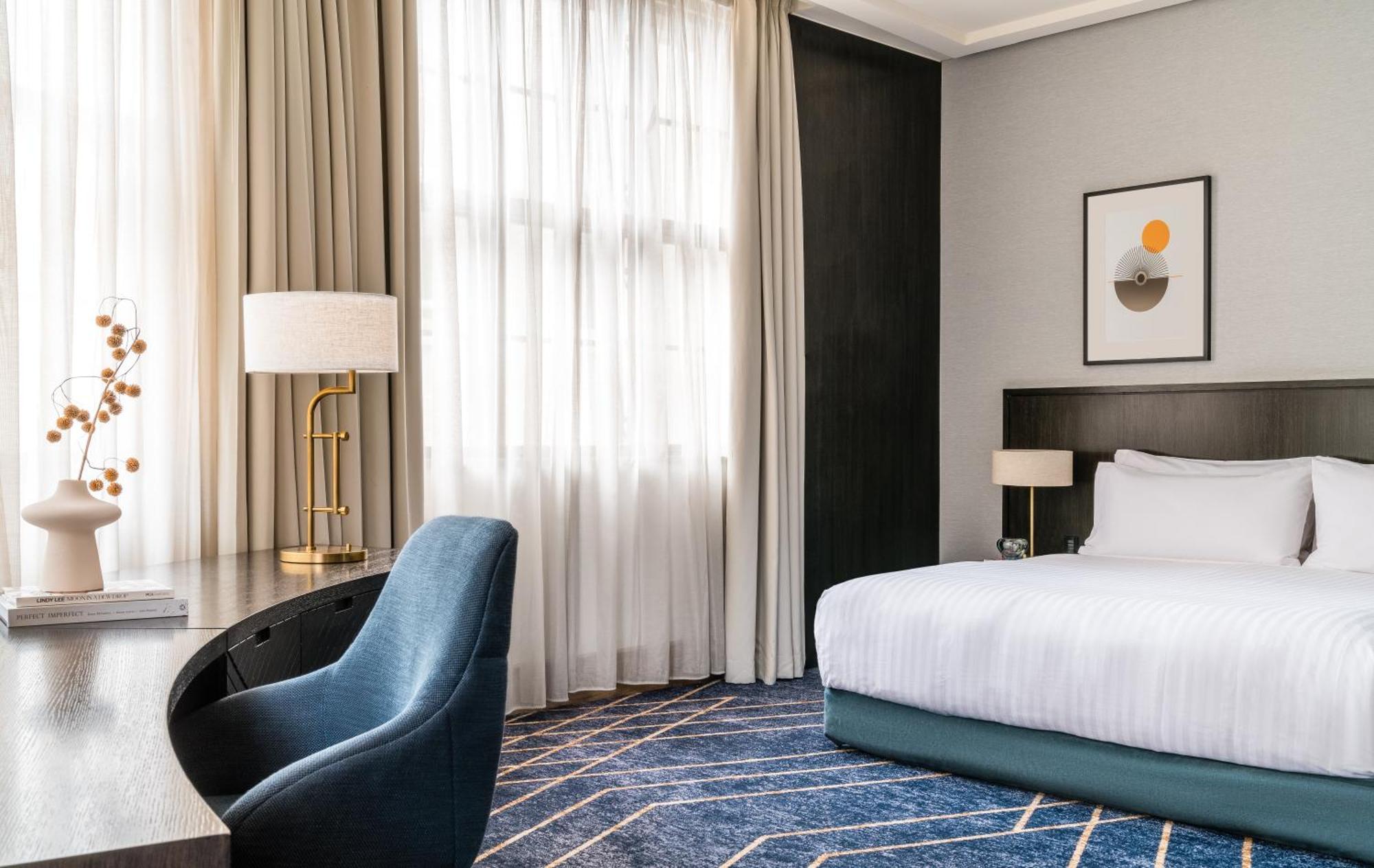 One-Bedroom Corner Suite,1583141089:JPEG