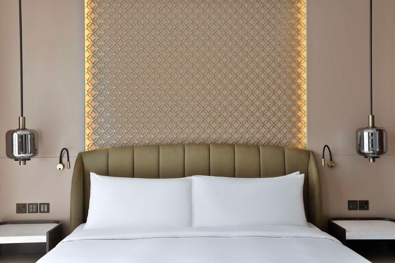 Corner King Room with Burj Khalifa View