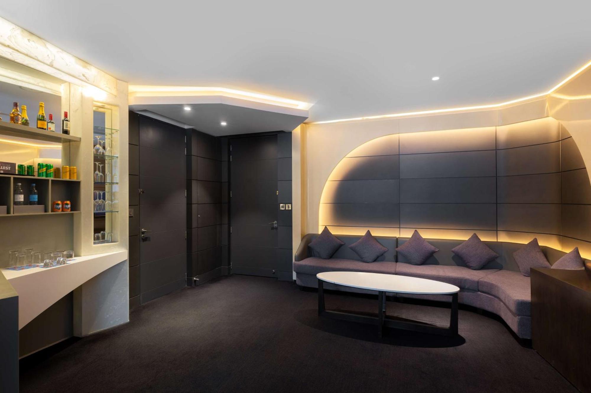 Round Bed Vantage Suite