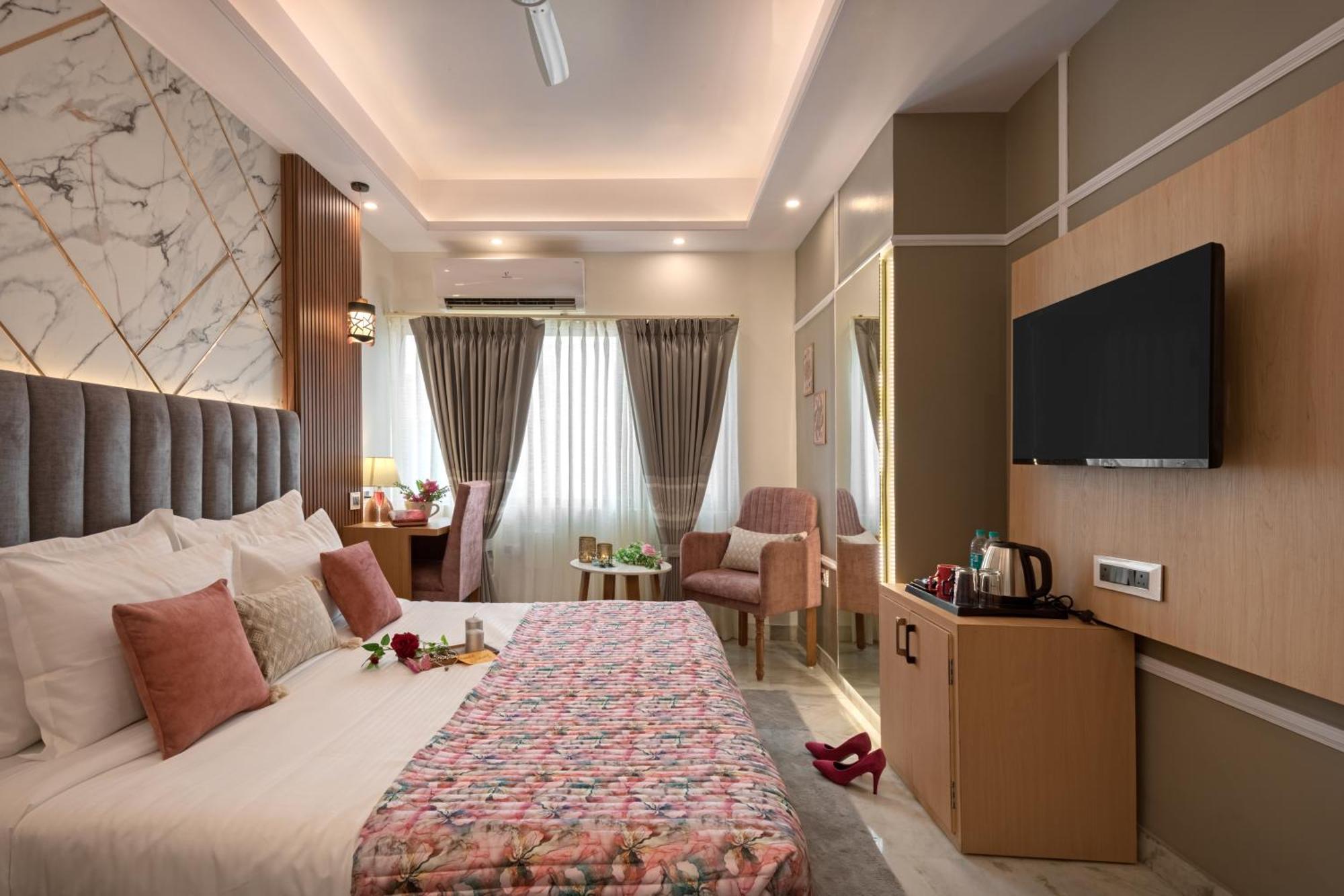 Premium Room European Style Décor City View Non Smoking Enjoy on F&B Spa car Hire Complimentary Welcome Drink & Hi-Tea on Candlelight & Room Decoration