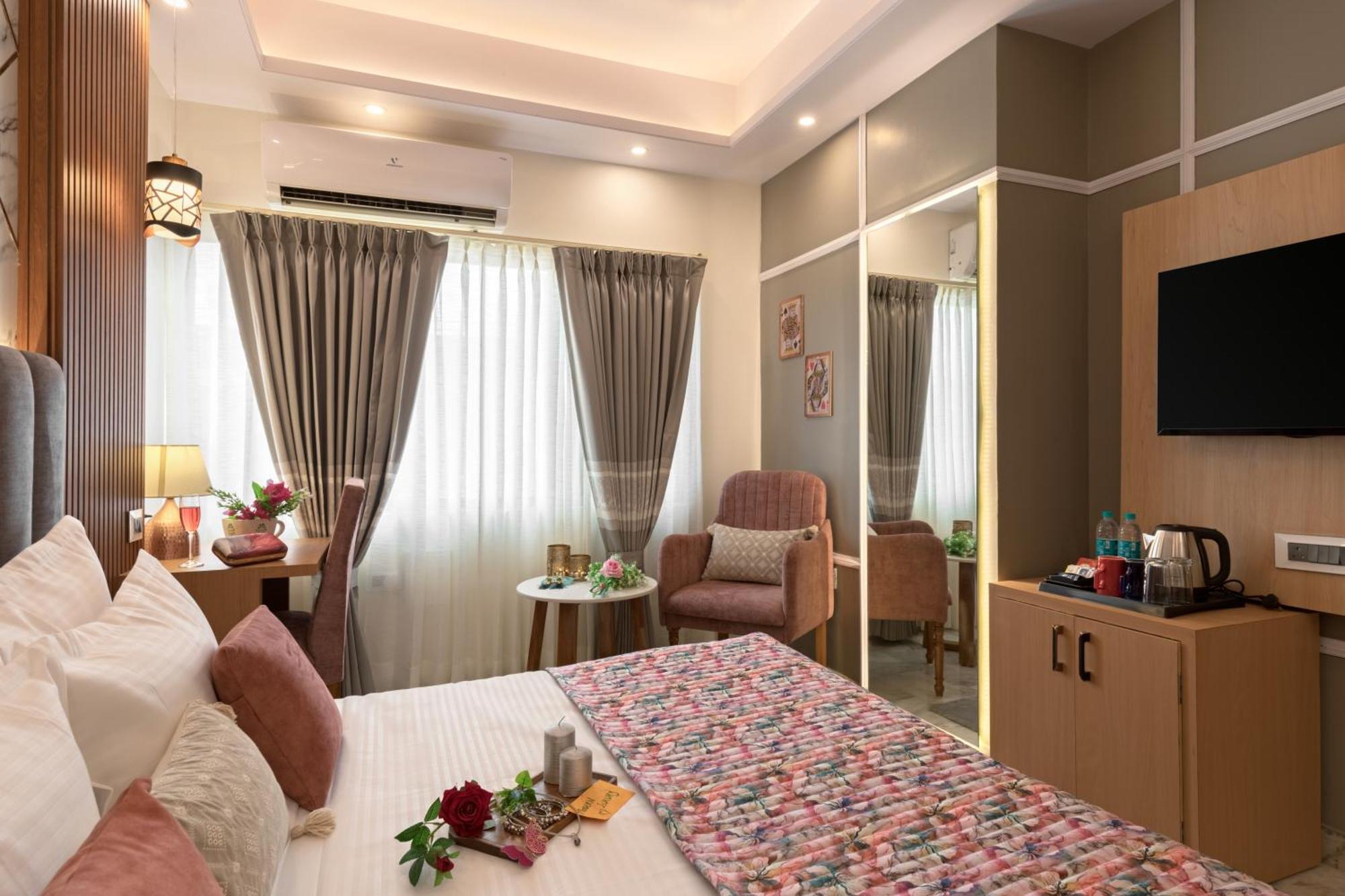 Premium Room European Style Décor City View Non Smoking Enjoy on F&B Spa car Hire Complimentary Welcome Drink & Hi-Tea on Candlelight & Room Decoration