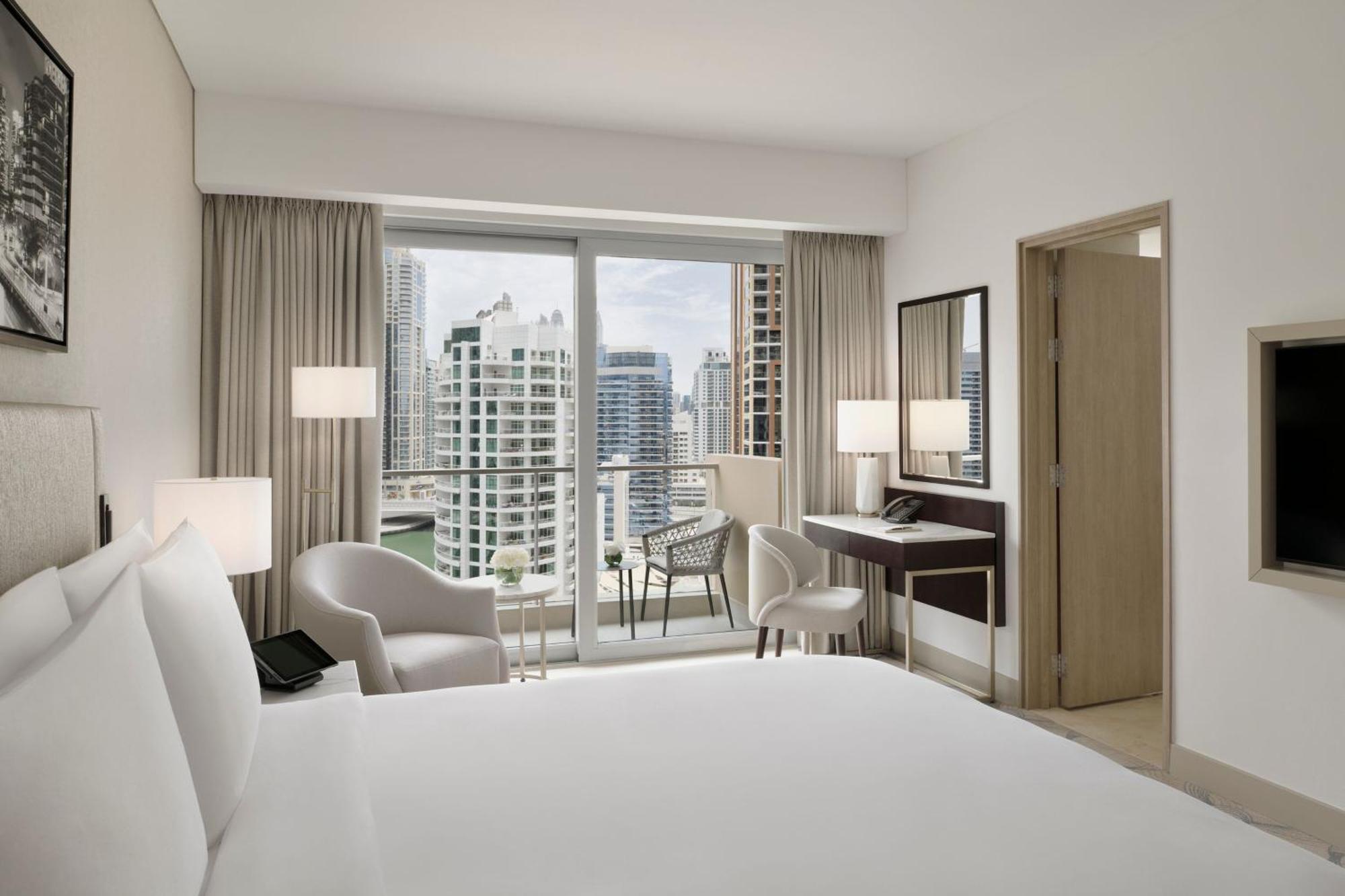 Deluxe City View Room, King Bed, Including direct access to Dubai Marina Mall & Marina Walk