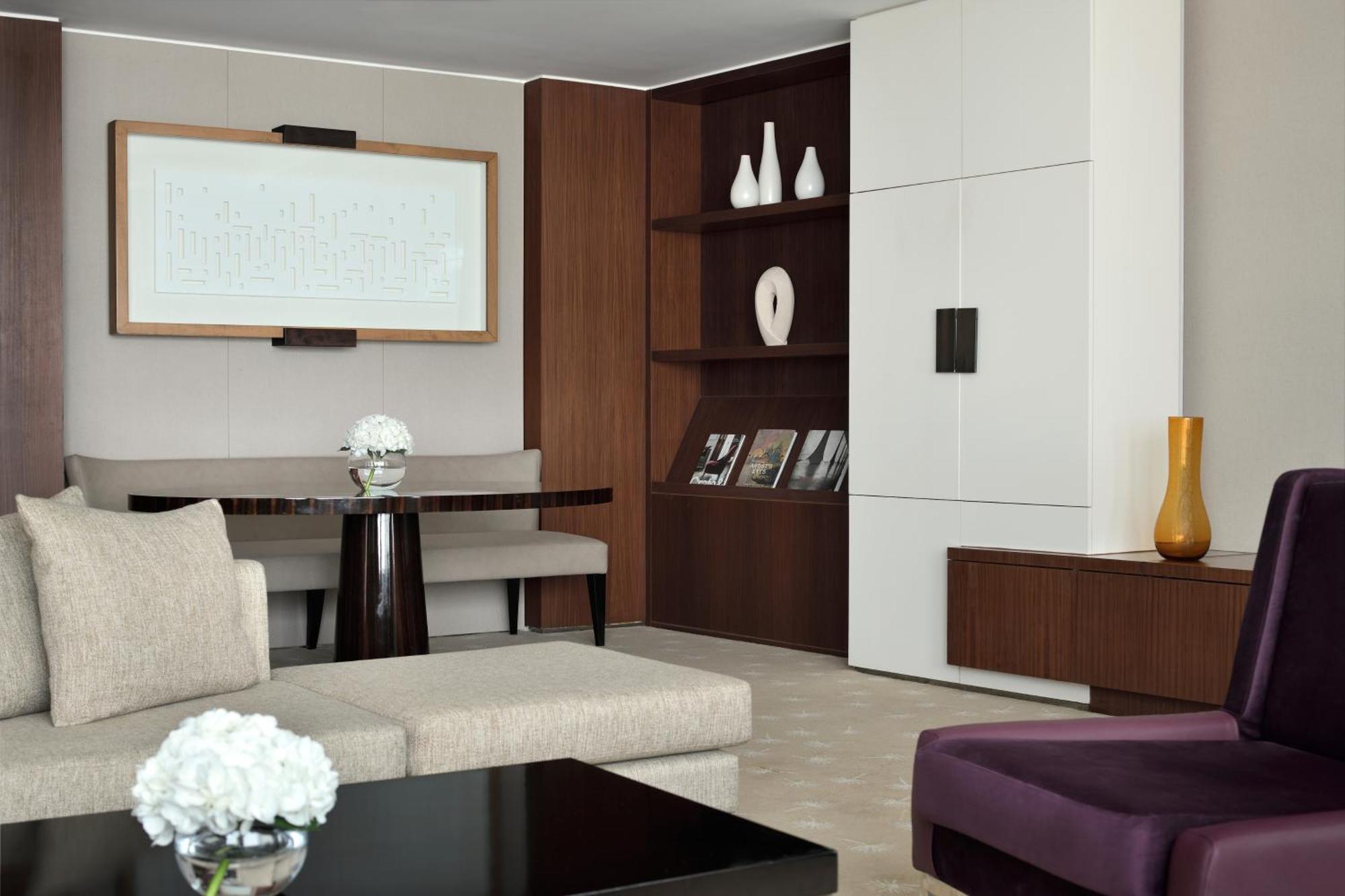 One-Bedroom Suite with Club Lounge Access