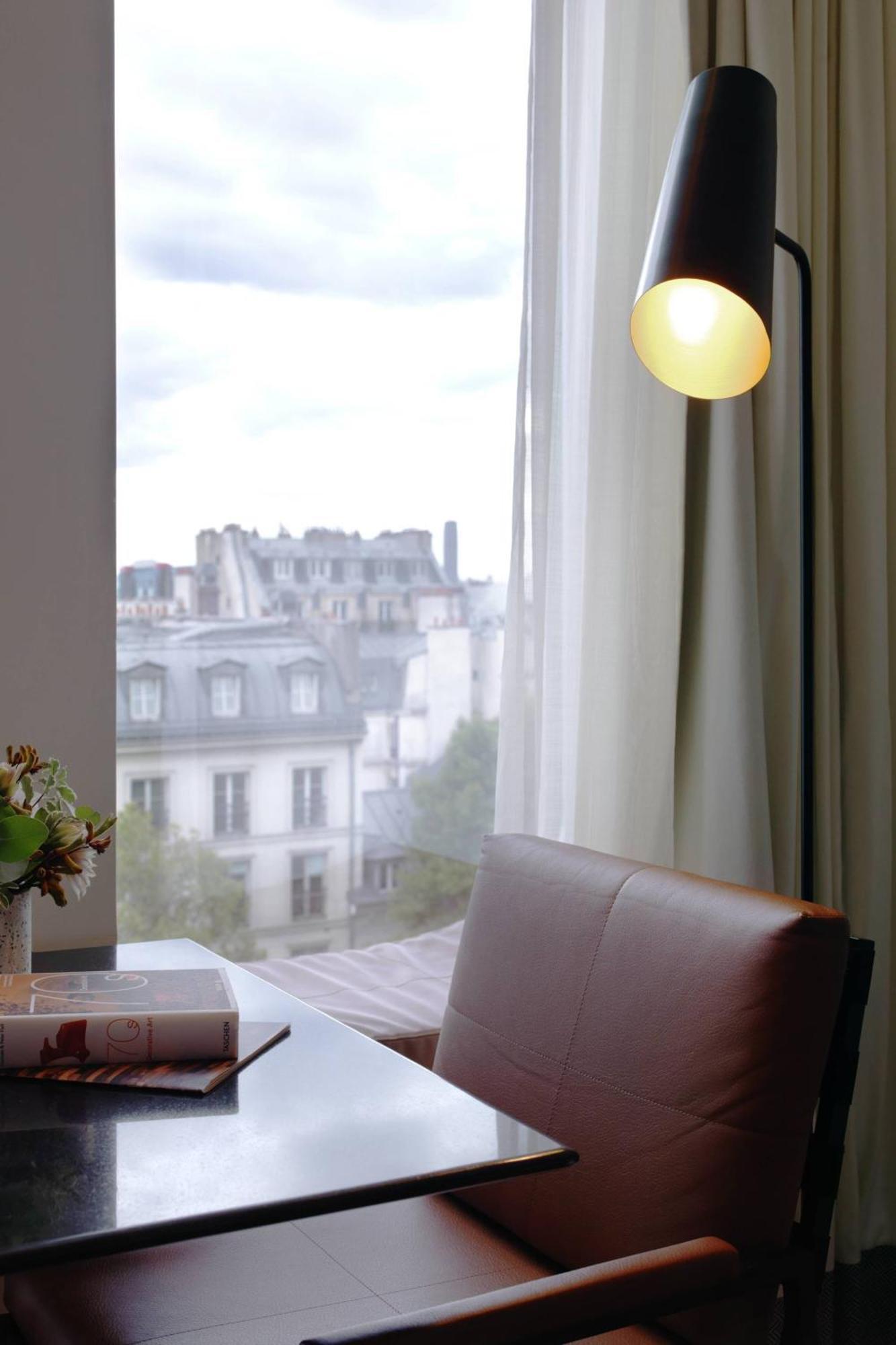 Urban View Room with Paris Rooftop View,1541403919:JPEG