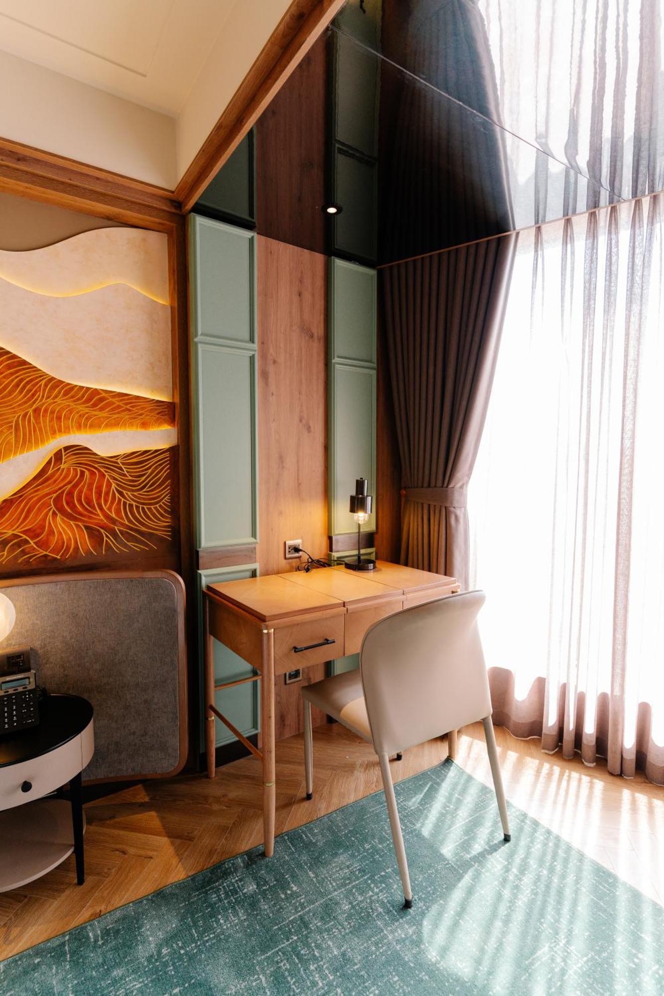 Suite with Lake View