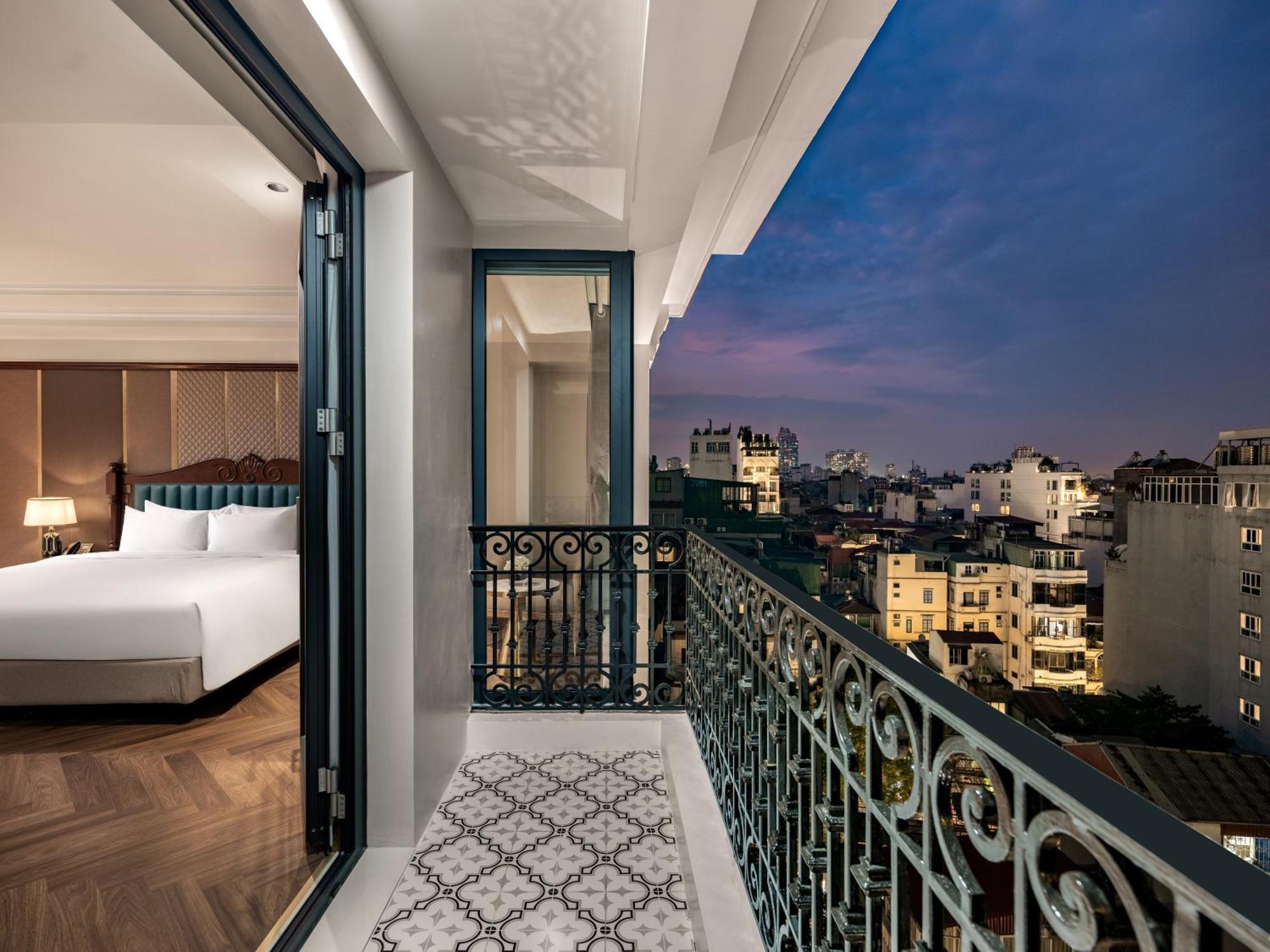 Signature Suite City View With Balcony