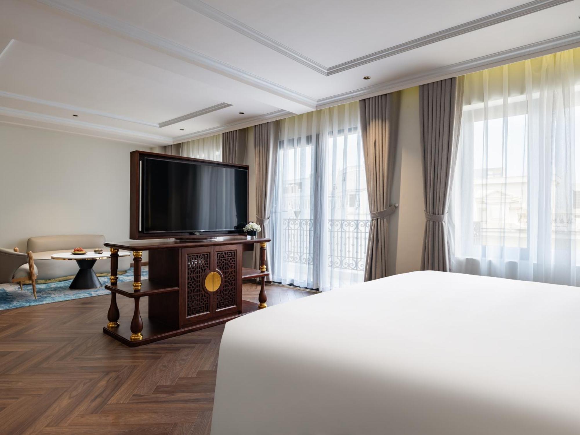 Signature Grand Suite City View With Terrace