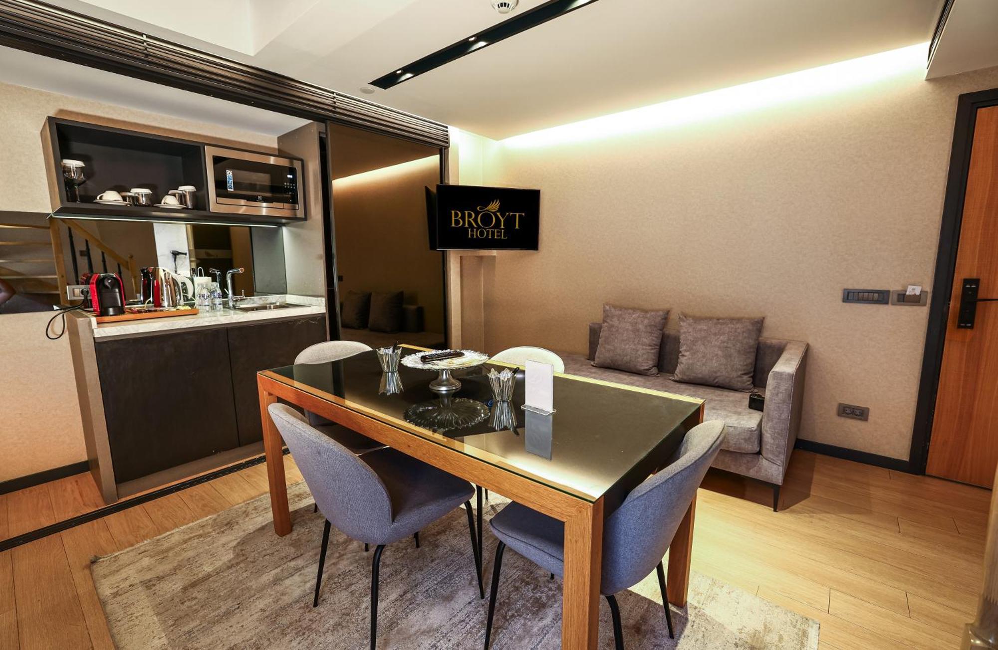 Penthouse Room,1545892510:JPEG