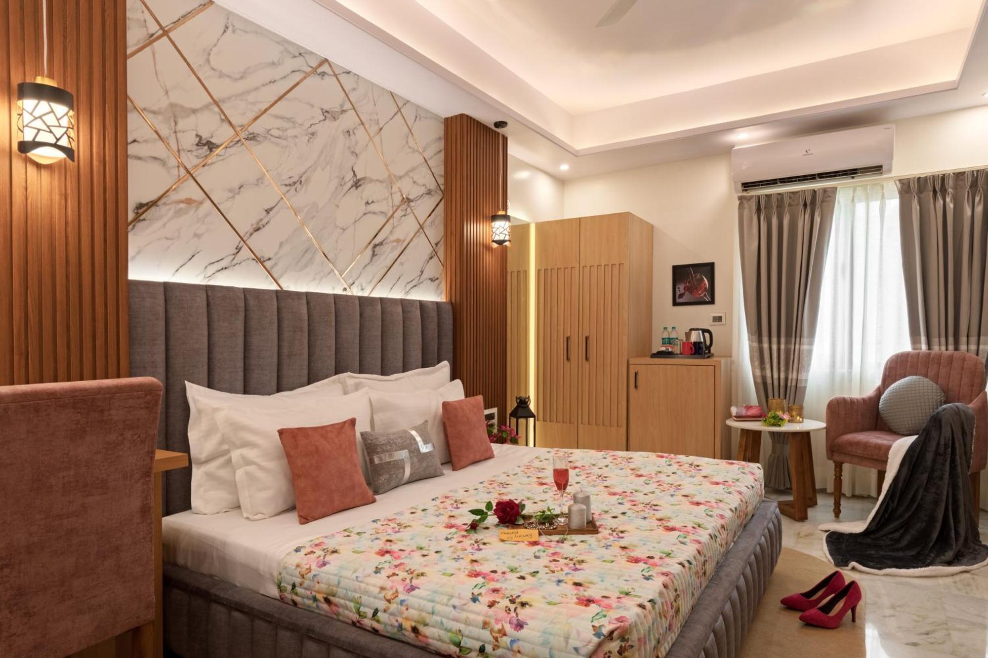 Premium Room European Style Décor City View Non Smoking Enjoy on F&B Spa car Hire Complimentary Welcome Drink & Hi-Tea on Candlelight & Room Decoration
