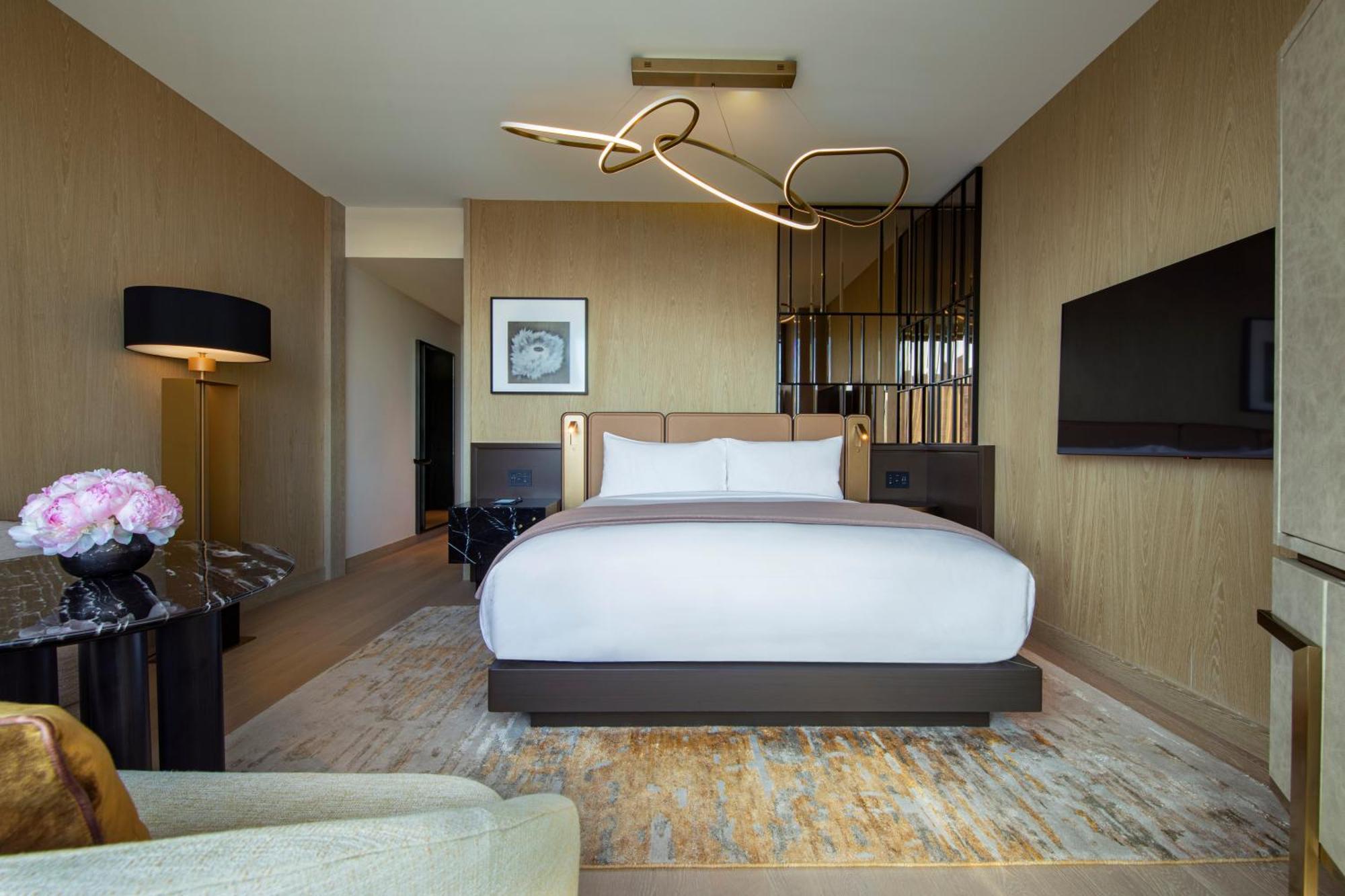 Manhattan King Room - Hearing Accessible/High Floor