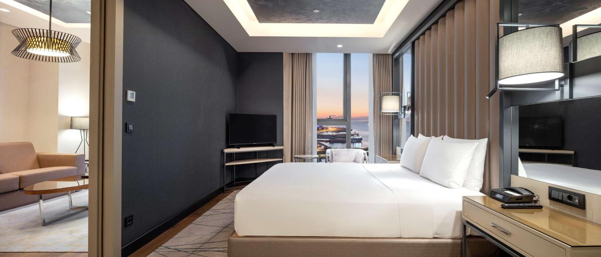 One-Bedroom Suite with Sea View