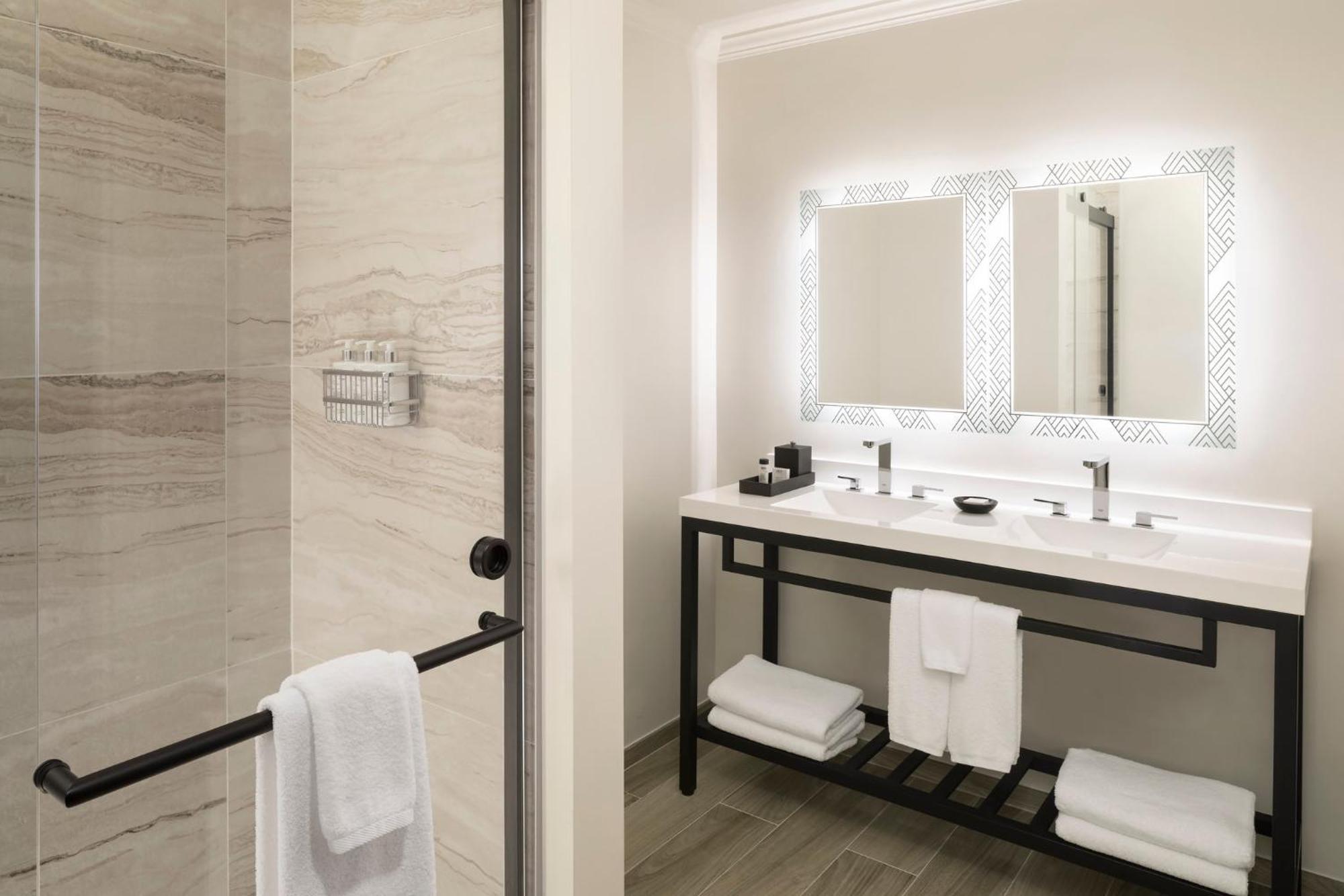 Deluxe Family Suite