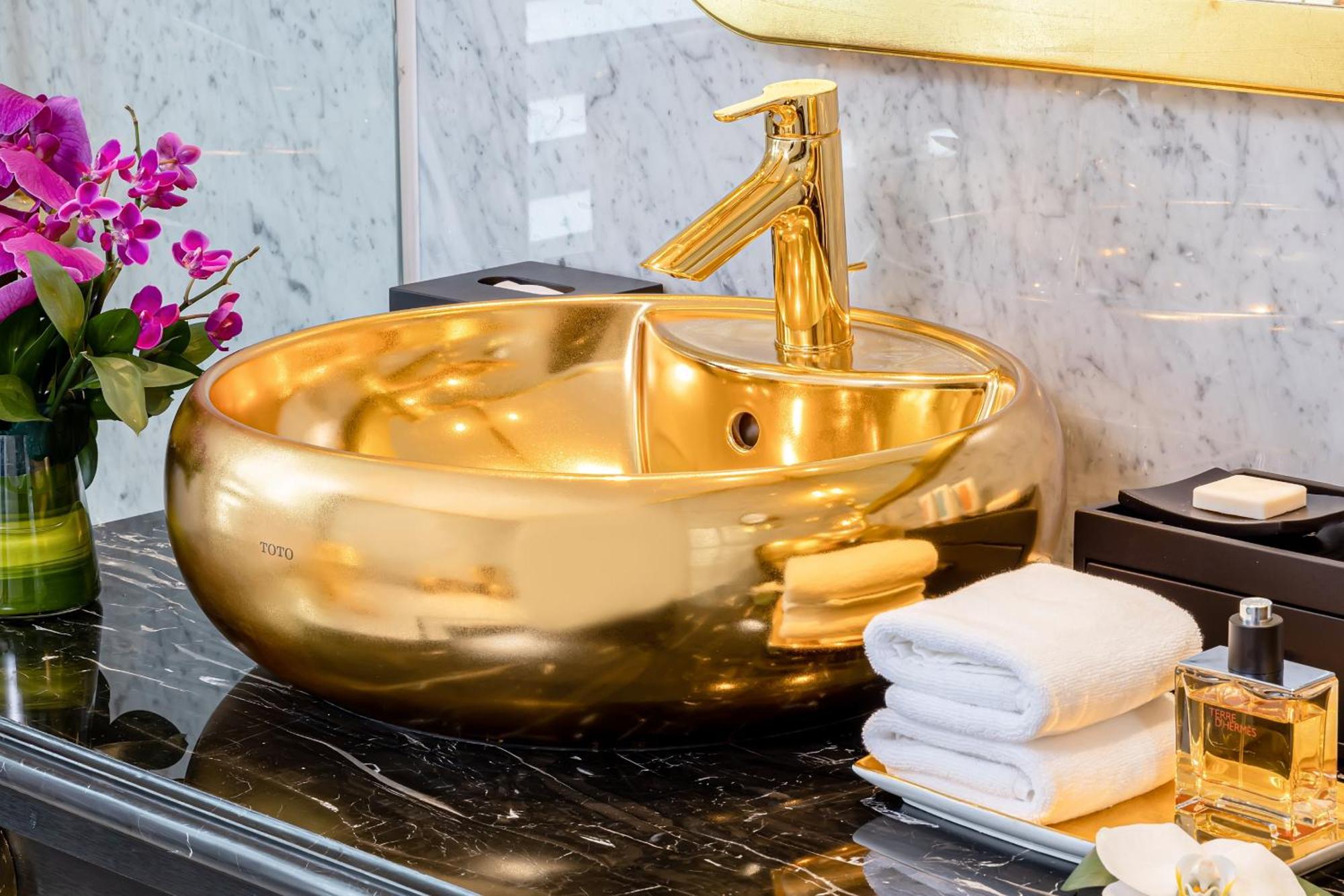 Golden Suite,1553433775:JPEG
