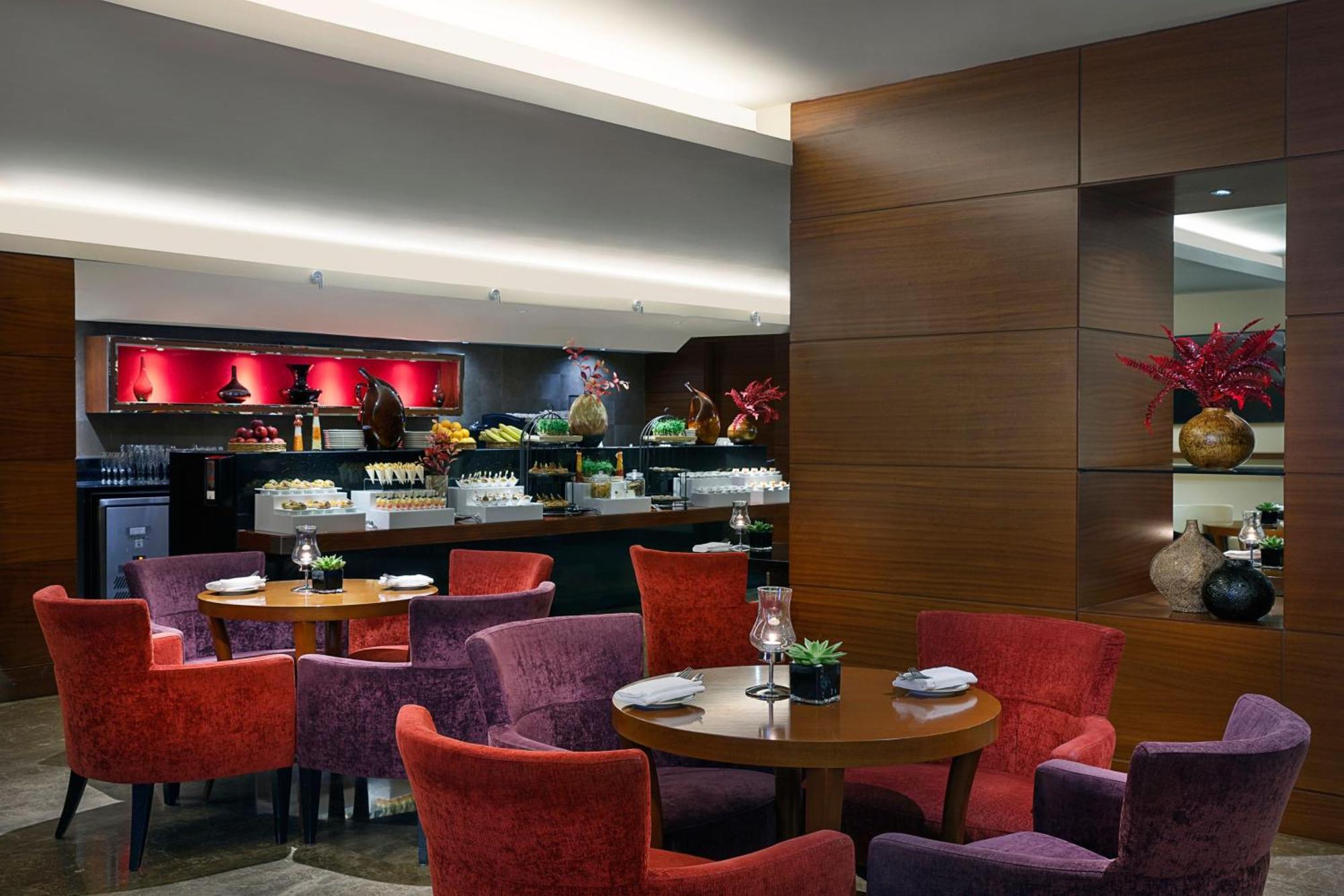 Executive Suite, Club lounge access, Suite