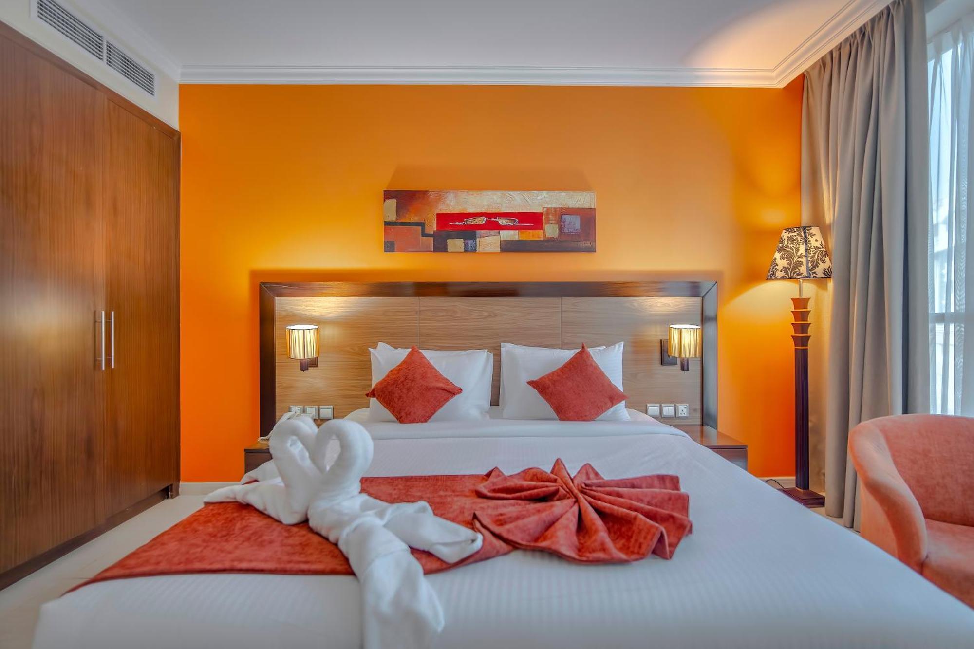 Deluxe One-Bedroom Apartment