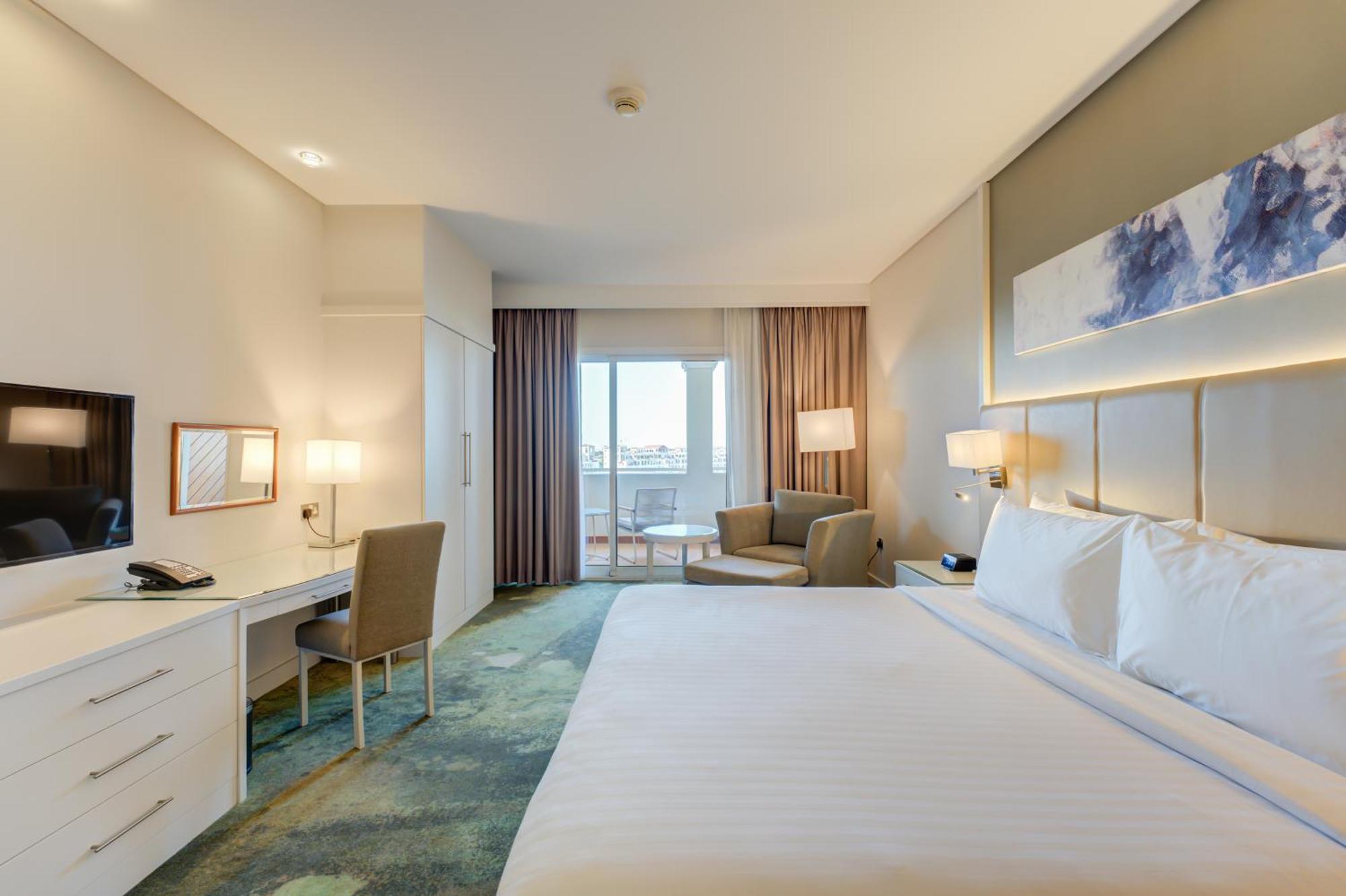 Lake View with Balcony Premium King Room - Shuttle Service to JBR Beach and Access to The Market Mall