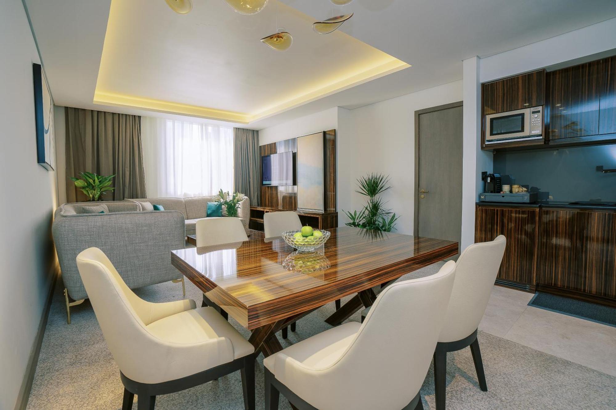 Two Bedroom Royal Suite w/ Kitchenette - 15% off on F&B shuttle to Deira City Center, Al Ghurair Mall & La Mer Beach