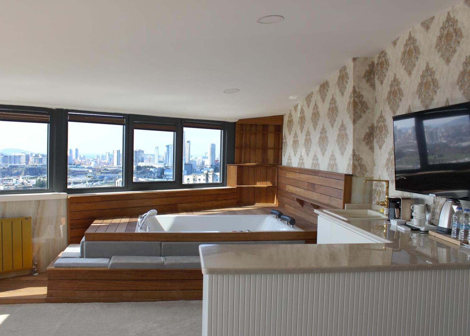 Queen Suite with Sea View