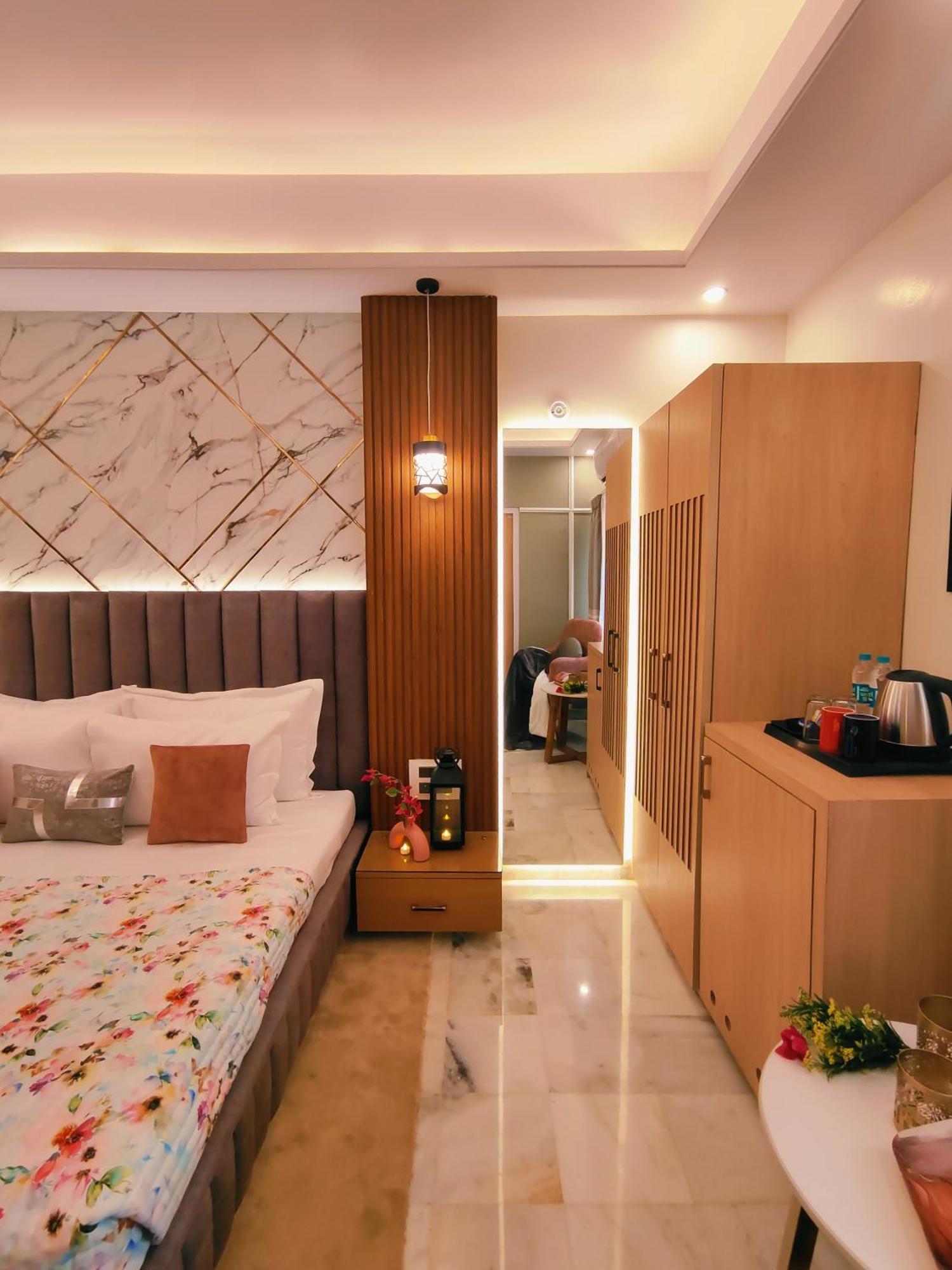 Premium Room European Style Décor City View Non Smoking Enjoy on F&B Spa car Hire Complimentary Welcome Drink & Hi-Tea on Candlelight & Room Decoration