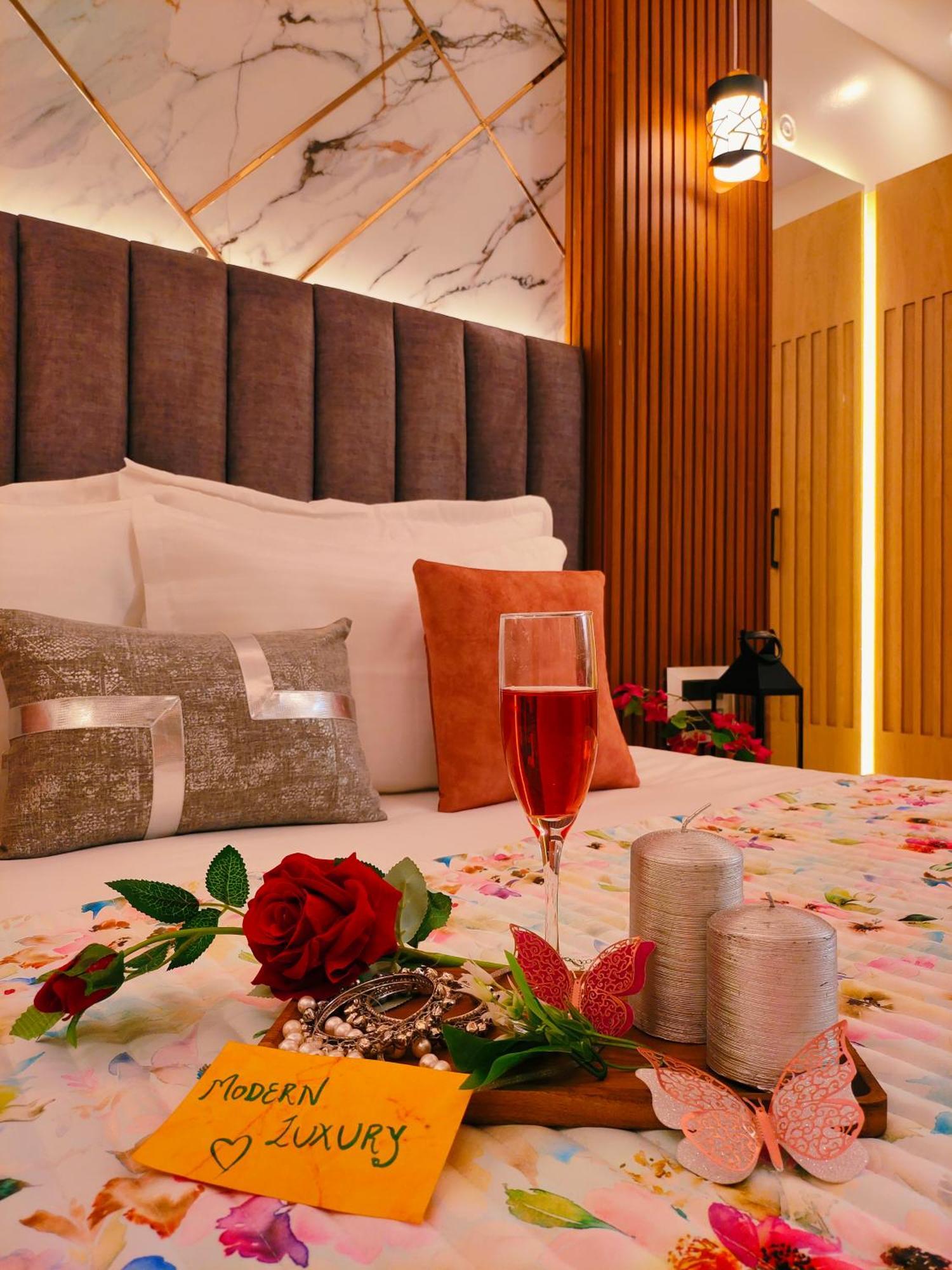 Premium Room European Style Décor City View Non Smoking Enjoy on F&B Spa car Hire Complimentary Welcome Drink & Hi-Tea on Candlelight & Room Decoration